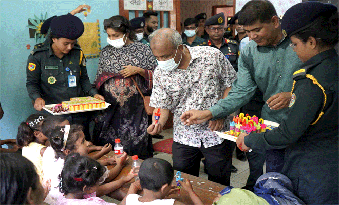 মাননীয় স্বরাষ্ট্র উপদেষ্টা লেফটেন্যান্ট জেনারেল মোঃ জাহাঙ্গীর আলম চৌধুরী (অবঃ) ১০.০৬.২০২৫ তারিখ কাশিমপুর কেন্দ্রীয় কারাগার-২ ও কাশিমপুর মহিলা কেন্দ্রীয় কারাগার পরিদর্শন করেন।