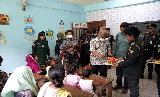 মাননীয় স্বরাষ্ট্র উপদেষ্টা লেফটেন্যান্ট জেনারেল মোঃ জাহাঙ্গীর আলম চৌধুরী (অবঃ) ১০.০৬.২০২৫ তারিখ কাশিমপুর কেন্দ্রীয় কারাগার-২ ও কাশিমপুর মহিলা কেন্দ্রীয় কারাগার পরিদর্শন করেন।
