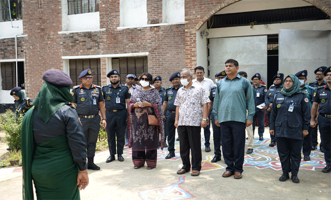 মাননীয় স্বরাষ্ট্র উপদেষ্টা লেফটেন্যান্ট জেনারেল মোঃ জাহাঙ্গীর আলম চৌধুরী (অবঃ) ১০.০৬.২০২৫ তারিখ কাশিমপুর কেন্দ্রীয় কারাগার-২ ও কাশিমপুর মহিলা কেন্দ্রীয় কারাগার পরিদর্শন করেন।