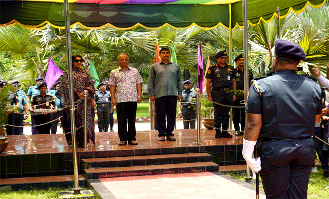 মাননীয় স্বরাষ্ট্র উপদেষ্টা লেফটেন্যান্ট জেনারেল মোঃ জাহাঙ্গীর আলম চৌধুরী (অবঃ) ১০.০৬.২০২৫ তারিখ কাশিমপুর কেন্দ্রীয় কারাগার-২ ও কাশিমপুর মহিলা কেন্দ্রীয় কারাগার পরিদর্শন করেন।