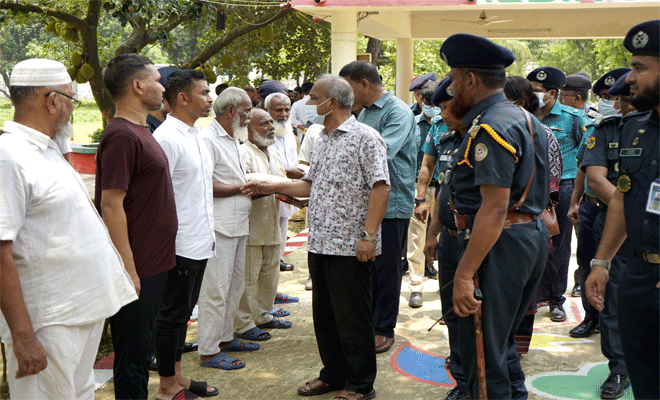 মাননীয় স্বরাষ্ট্র উপদেষ্টা লেফটেন্যান্ট জেনারেল মোঃ জাহাঙ্গীর আলম চৌধুরী (অবঃ) ১০.০৬.২০২৫ তারিখ কাশিমপুর কেন্দ্রীয় কারাগার-২ ও কাশিমপুর মহিলা কেন্দ্রীয় কারাগার পরিদর্শন করেন।
