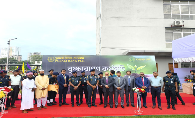 রাজশাহী কারা প্রশিক্ষণ কেন্দ্রে বৃক্ষরোপণ কর্মসূচীর শুভ উদ্বোধন করেন কারা মহাপরিদর্শক ব্রিগেডিয়ার জেনারেল সৈয়দ মোঃ মোতাহের হোসেন, এনডিসি, পিএসসি মহোদয়।