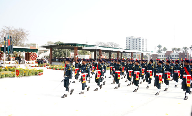 কারা প্রশিক্ষণ কেন্দ্র রাজশাহীতে অনুষ্ঠিত ৬৩তম কারারক্ষী বুনিয়াদি প্রশিক্ষণ এর সমাপনী কুচকাওয়াজ।