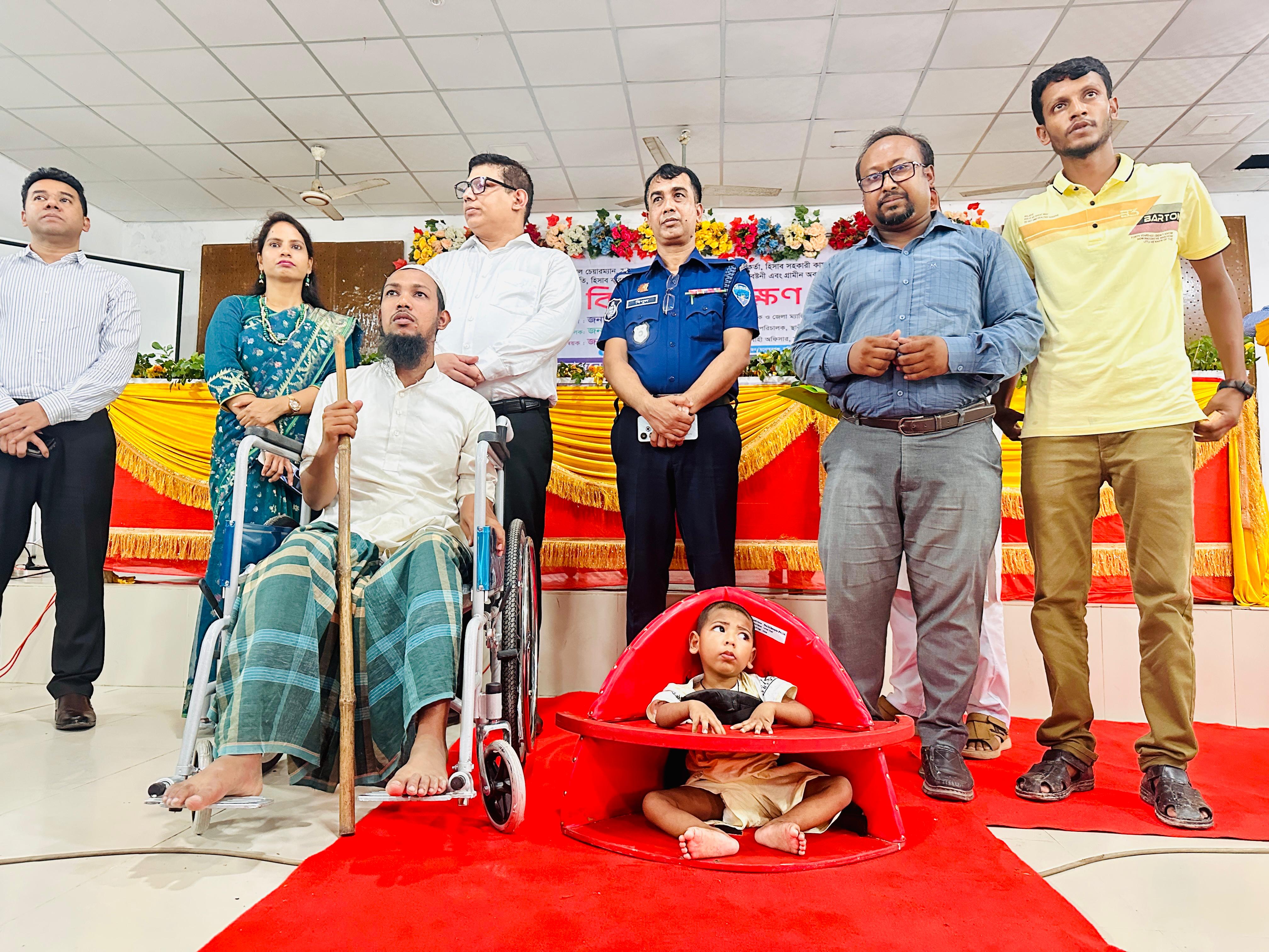 সহায়ক উপকরণ বিতরণ