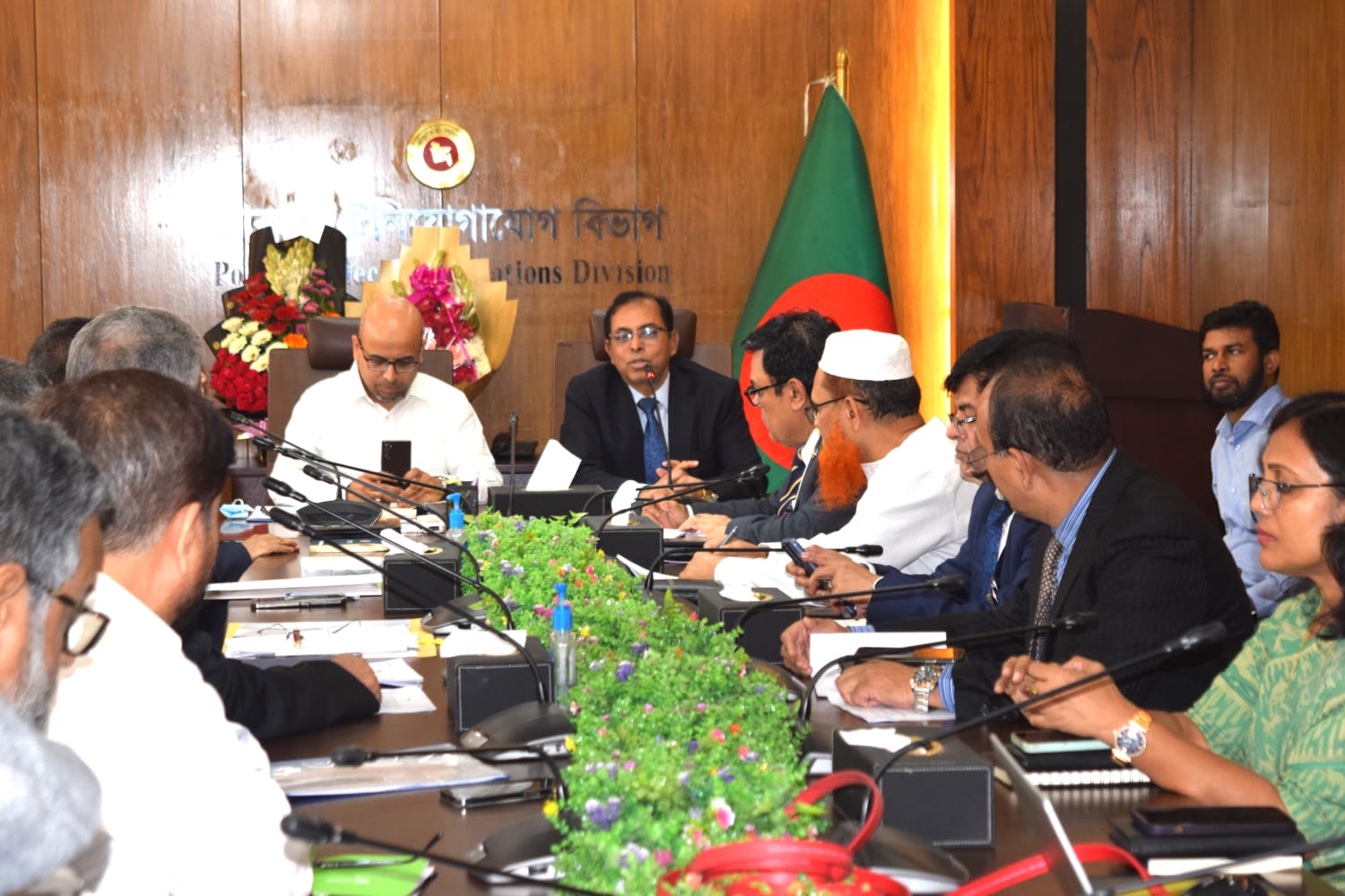 মাননীয় প্রধান উপদেষ্টার বিশেষ সহকারী জনাব ফয়েজ আহমদ তৈয়্যব মহোদয়ের সাথে ডাক ও টেলিযোগাযোগ বিভাগের কর্মকর্তা ও এর আওতাধীন দপ্তর/সংস্থা প্রধানদের সাথে এক মতবিনিময় সভা।