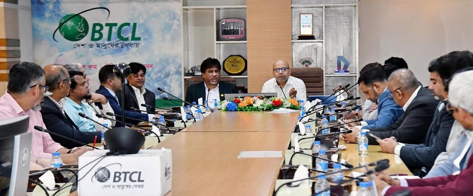 ডাক, টেলিযোগাযোগ ও তথ্যপ্রযুক্তি মন্ত্রণালয়ের দায়িত্বপ্রাপ্ত প্রধান উপদেষ্টার বিশেষ সহকারী জনাব ফয়েজ আহমদ তৈয়্যব আজ ঢাকায় টেলিযোগাযোগ ভবনের সভাকক্ষে বাংলাদেশ টেলিযোগাযোগ অধ্যাদেশ, ২০২৫ বিষয়ক অংশীজন সভায় প্রধান অতিথির বক্তৃতা করেন (মঙ্গলবার, ১১ নভেম্বর ২০২৫)।