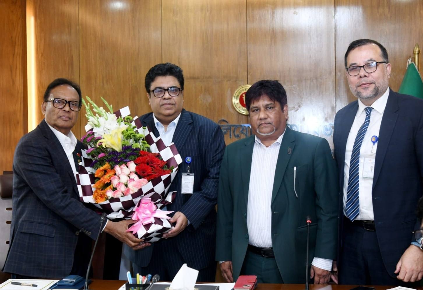 ডাক, টেলিযোগাযোগ ও তথ্যপ্রযুক্তি মন্ত্রণালয়ের উপদেষ্টা হিসেবে দায়িত্ব গ্রহণ উপলক্ষে রেহান আসিফ আসাদ আজ ডাক ও টেলিযোগাযোগ বিভাগের সভাকক্ষে দপ্তর ও সংস্থার প্রধানদের সঙ্গে এক মতবিনিময় সভায় মিলিত হন।