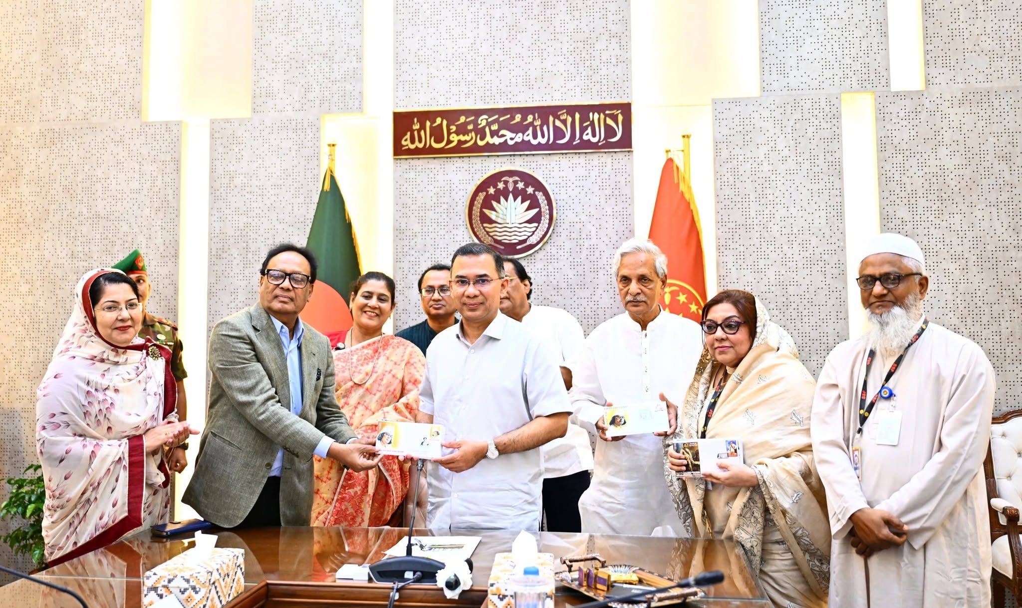 ‘নজরুল বর্ষ’ উপলক্ষে স্মারক ডাকটিকিট উন্মোচন করেছেন গণপ্রজাতন্ত্রী বাংলাদেশ সরকারের প্রধানমন্ত্রী জনাব তারেক রহমান (বৃহস্পতিবার, ০২ জুলাই ২০২৬)।