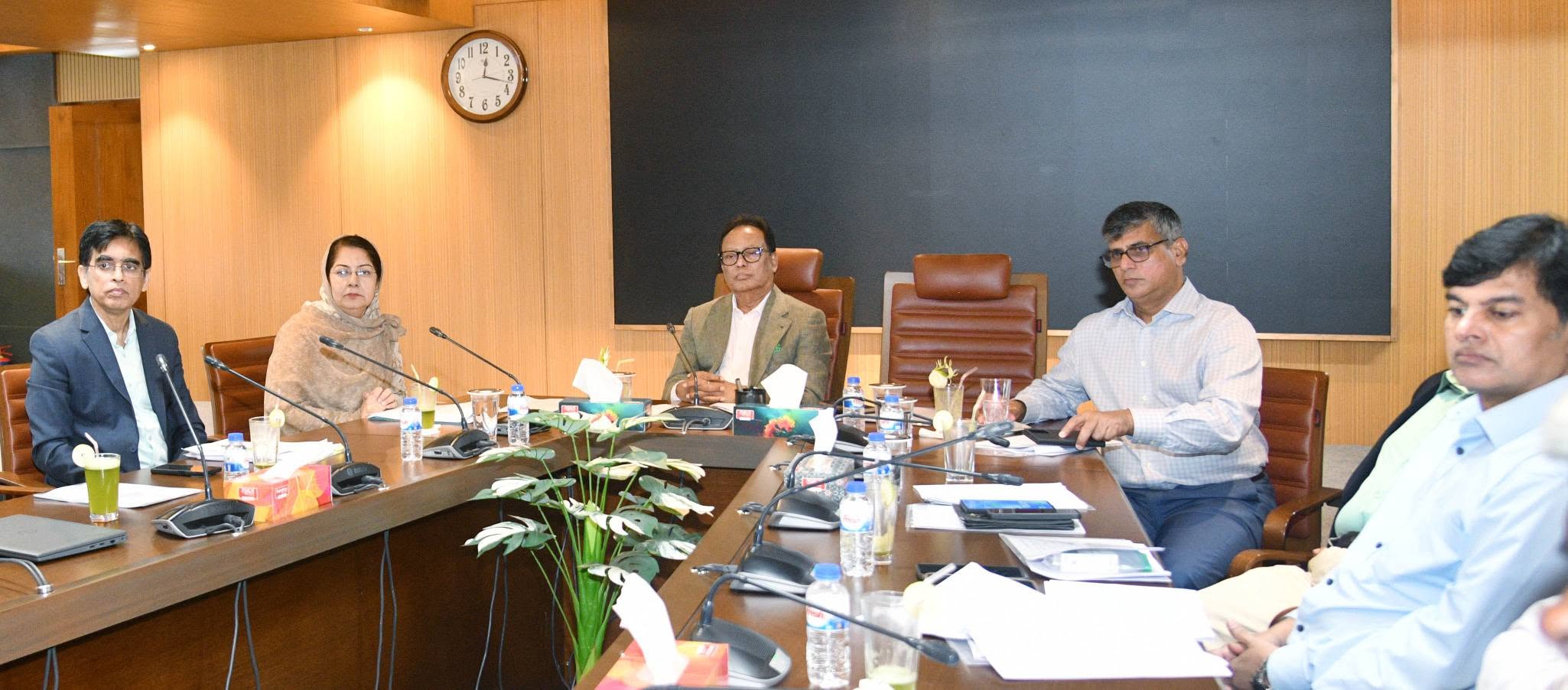 আগারগাঁওয়ে বিটিআরসি ভবনে সামাজিক দায়বদ্ধতা তহবিল ব্যবস্থাপনা কমিটির ৩১ তম সভায় সভাপতিত্ব করেন ডাক, টেলিযোগাযোগ ও তথ্যপ্রযুক্তি মন্ত্রণালয়ের মন্ত্রী ফকির মাহবুব আনাম, এমপি (মঙ্গলবার, ৮ সেপ্টেম্বর ২০২৬)।