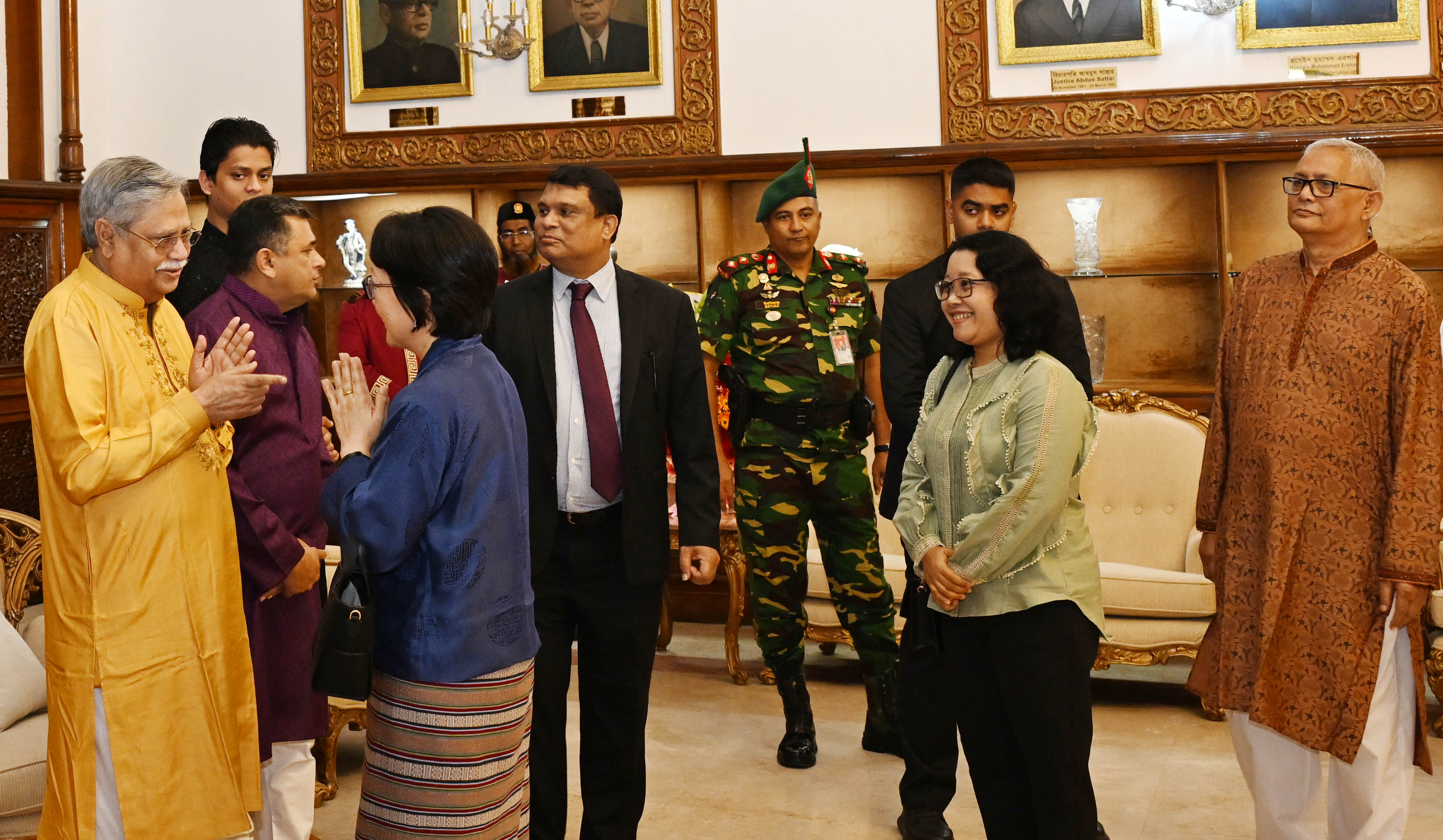 রাষ্ট্রপতি মোঃ সাহাবুদ্দিন ০১ মে ২০২৬ শুক্রবার বঙ্গভবনে বুদ্ধ পূর্ণিমা উপলক্ষে বিভিন্ন দেশের কুটনীতিকদের সাথে শুভেচ্ছা বিনিময় করেন।