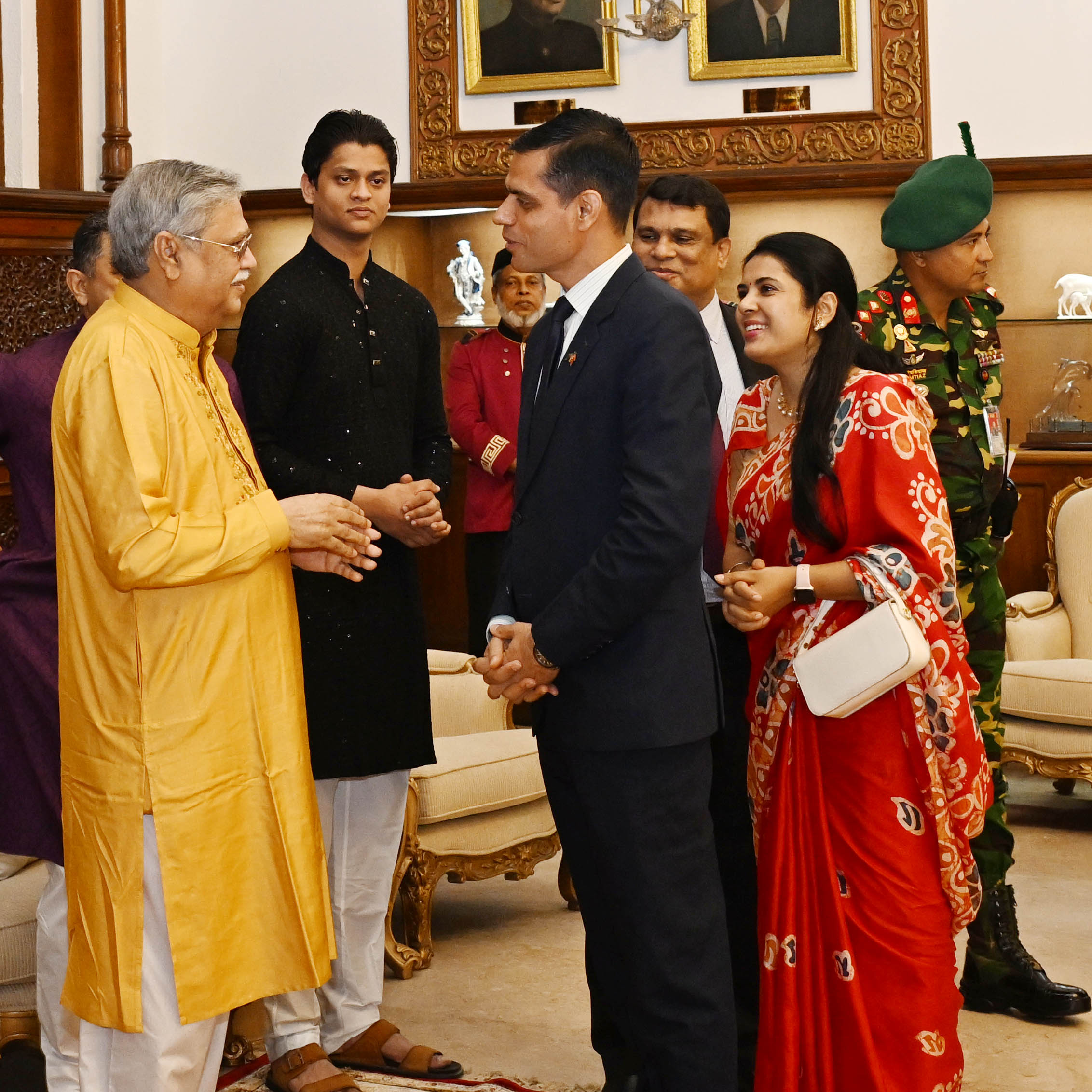 রাষ্ট্রপতি মোঃ সাহাবুদ্দিন ০১ মে ২০২৬ শুক্রবার বঙ্গভবনে বুদ্ধ পূর্ণিমা উপলক্ষে বিভিন্ন দেশের কুটনীতিকদের সাথে শুভেচ্ছা বিনিময় করেন।