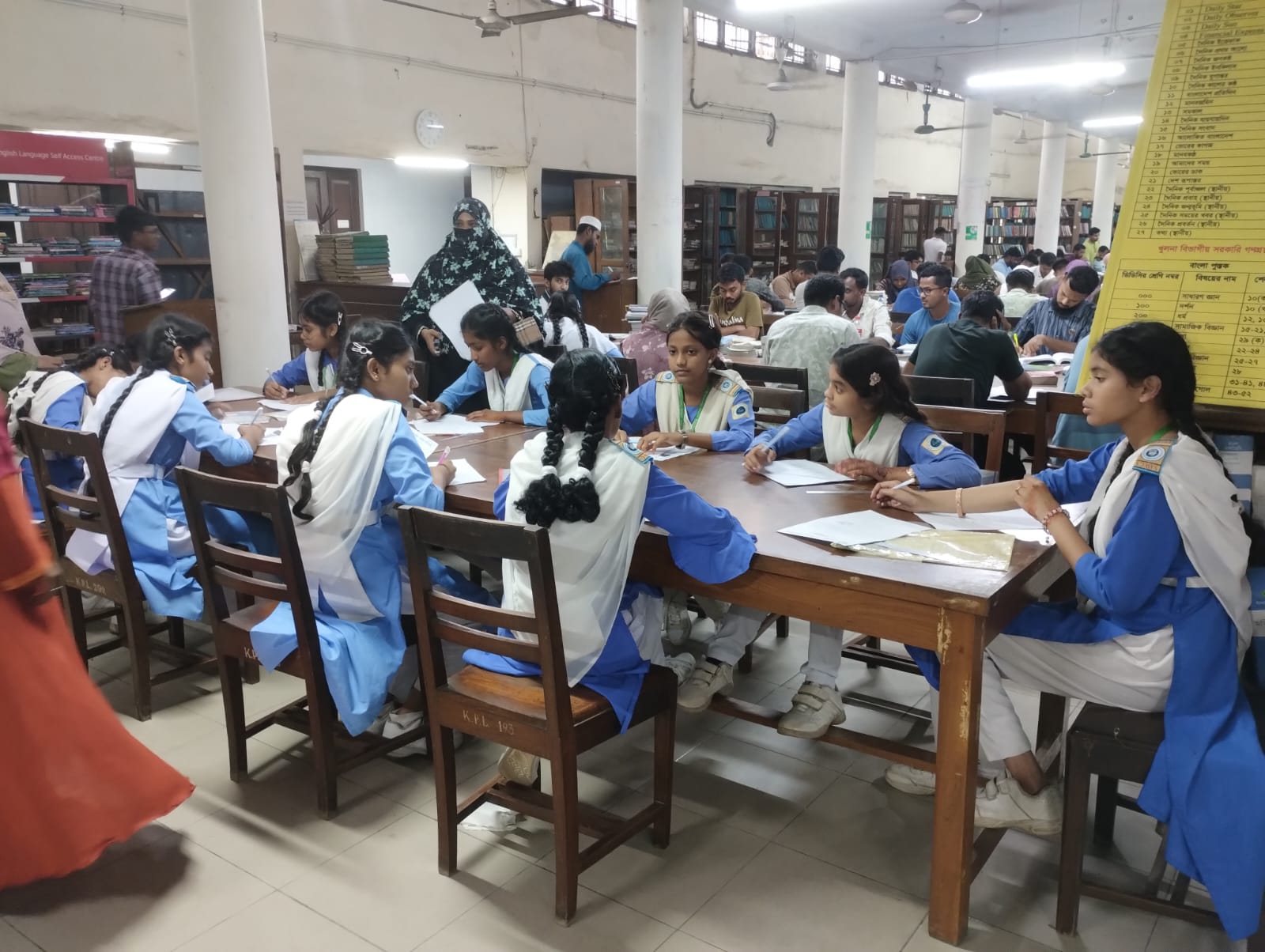 ‘বাংলা নববর্ষ ১৪৩৩’ উদযাপন উপলক্ষ্যে কুইজ প্রতিযোগিতার স্থিরচিত্র।