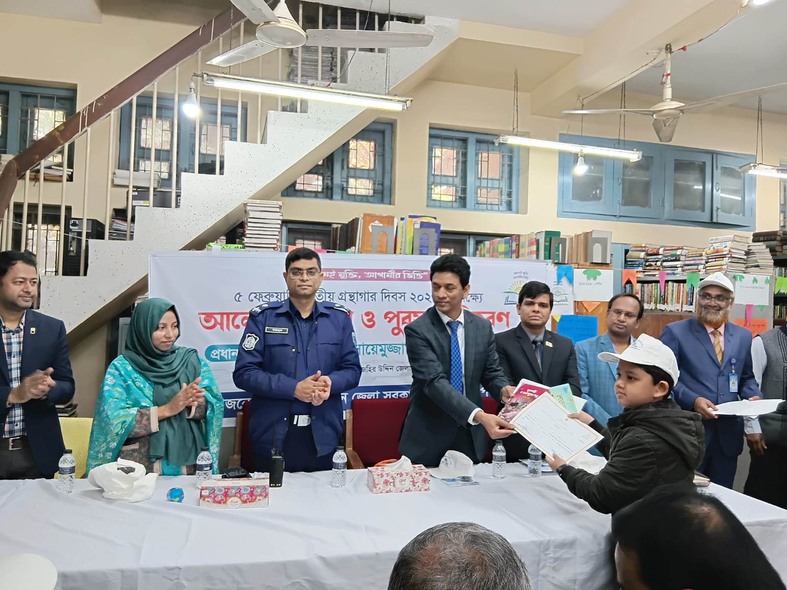 ৫ ফেব্রুয়ারি জাতীয় গ্রন্থাগার দিবস ২০২৬ এর পুরস্কার বিতরণী অনুষ্ঠানের ছবি ছবি।