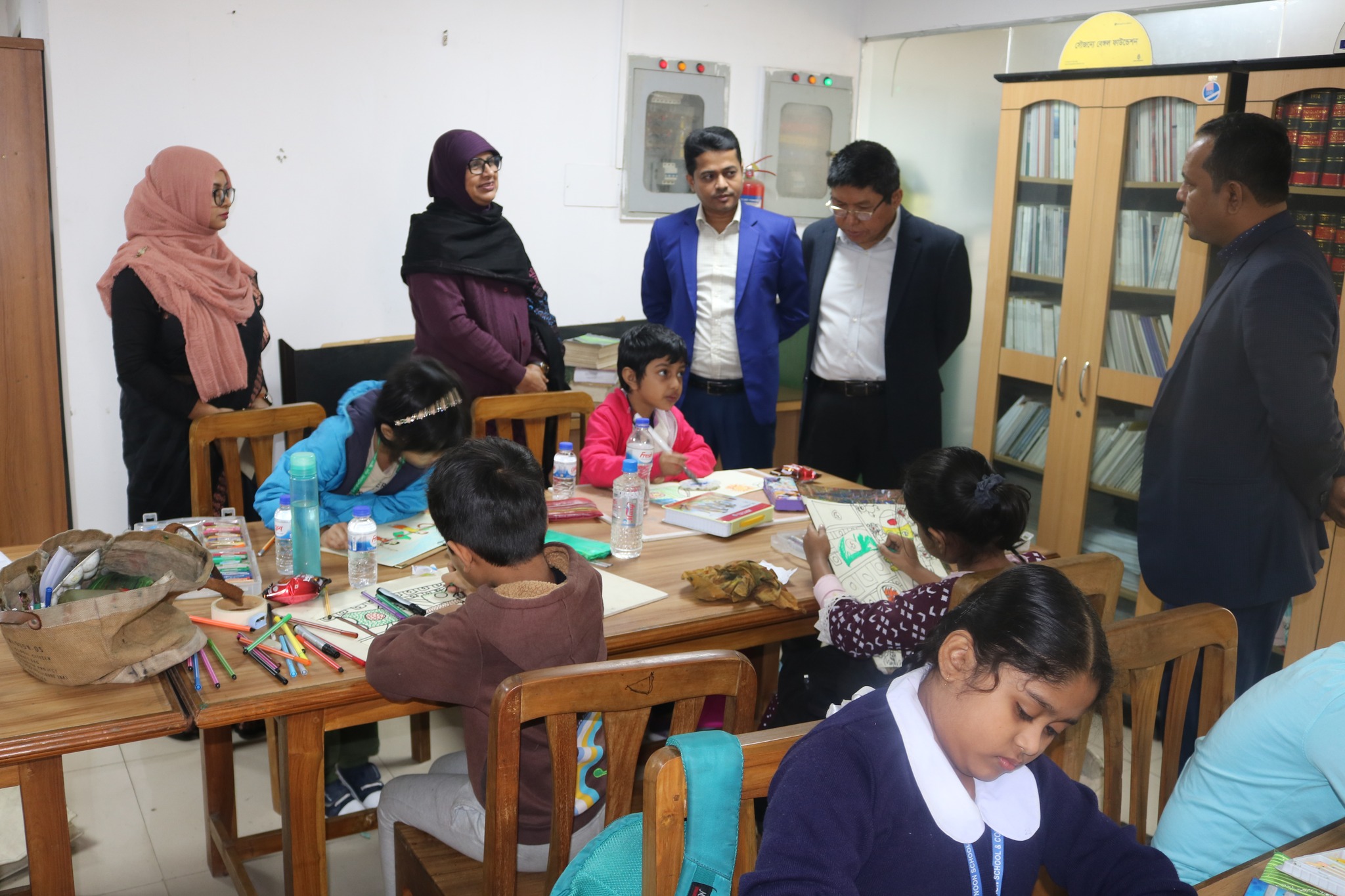 ১৪ ডিসেম্বর শহীদ বুদ্ধিজীবী দিবস ২০২৪ উপলক্ষে মিরপুর শহীদ বুদ্ধিজীবী স্মৃতিসৌধ ও রায়েরবাজার বধ্যভূমিতে পুষ্পস্তবক অর্পন। শহীদ বুদ্ধিজীবীদের স্মরণে সুফিয়া কামাল জাতীয় গণগ্রন্থাগারে আলোচনা সভা ও দোয়া মাহফিল। আলোচনা সভা ও দোয়া মাহফিলে প্রধান অতিথি হিসেবে উপস্থিত ছিলেন জনাব মনীষ চাকমা, মহাপরিচালক, গণগ্রন্থাগার অধিদপ্তর। সভাপতিত্ব করেন জনাব মরিয়ম বেগম, পরিচালক, সুফিয়া কামাল জাতীয় গণগ্রন্থাগার।