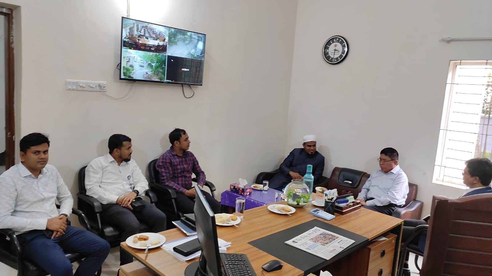 গণগ্রন্থাগার অধিদপ্তরের মহাপরিচালক মনীষ চাকমা (অতিরিক্ত সচিব) আজ ১৮ নভেম্বর ২০২৪ সোমবার গোপালগঞ্জ জেলা সফর করেন। অধিদপ্তরের বাস্তবায়নাধীন প্রকল্পের কাজের অগ্রগতি পরিদর্শনের পাশাপাশি তিনি জেলা সরকারি গণগ্রন্থাগারের পাঠকদের সাথে ই-বুক ব্যবহার বিষয়ে মতবিনিময় করেন।