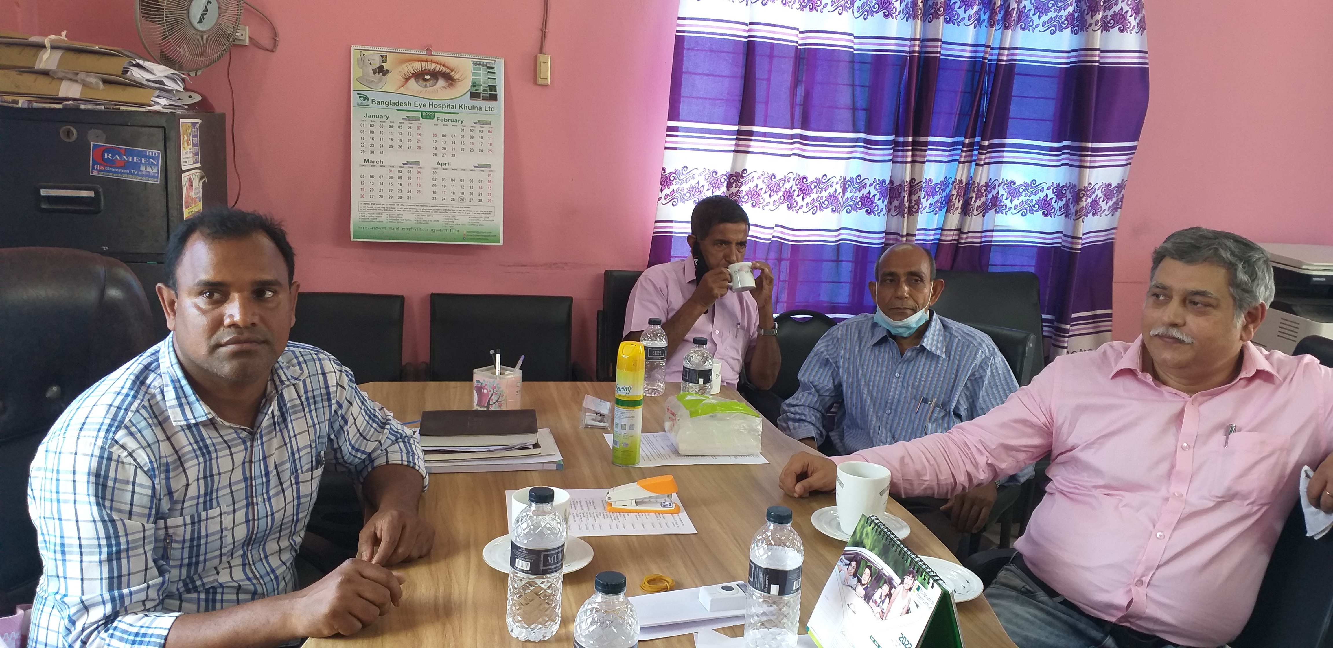 ইউনিয়ন পরিষদ পরিদর্শন করেন মাননীয় বিভাগীয় কমিশনার ও অন্যান্য অফিসারবৃন্দ