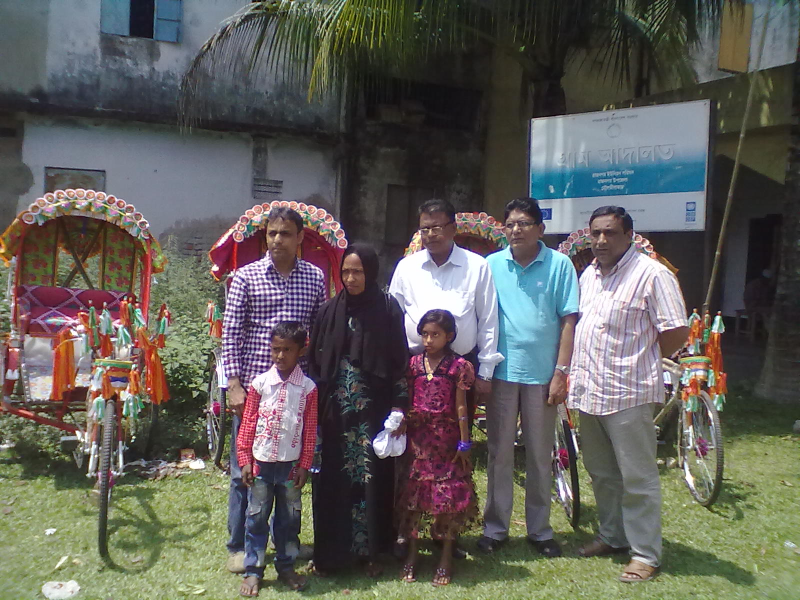 রিকশা বিতরণ।