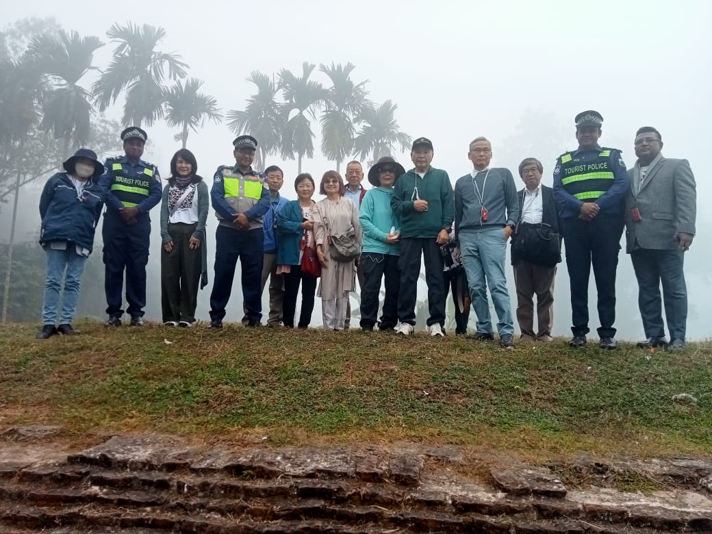 জাপানিজ পর্যটকদের মহাস্থানগড় ভ্রমন