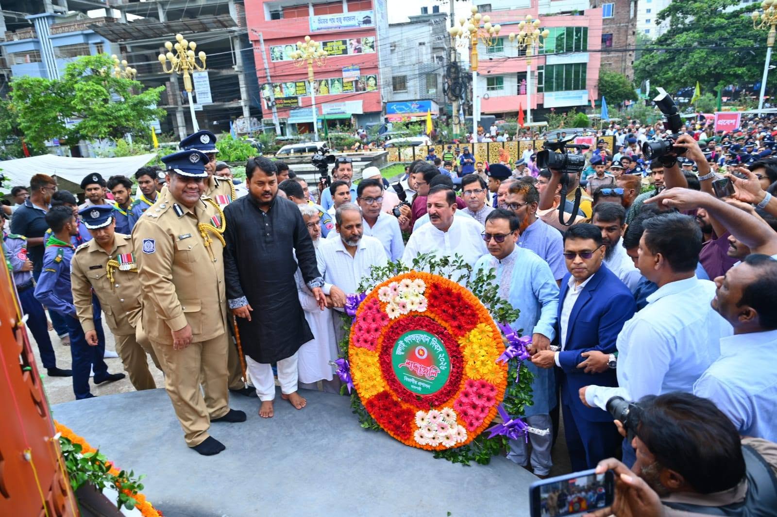 'জুলাই চেতনায় গড়বো দেশ, সবার আগে বাংলাদেশ' এই প্রতিপাদ্যকে সামনে রেখে যথাযোগ্য মর্যাদায় জেলা প্রশাসন, রাজশাহী কর্তৃক বিভিন্ন কর্মসূচির মধ্য দিয়ে আজ ০৫ আগস্ট 'জুলাই গণঅভ্যুত্থান দিবস ২০২৬' উদযাপন