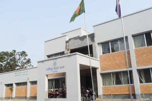 পার্বতীপুর মডেল থানা