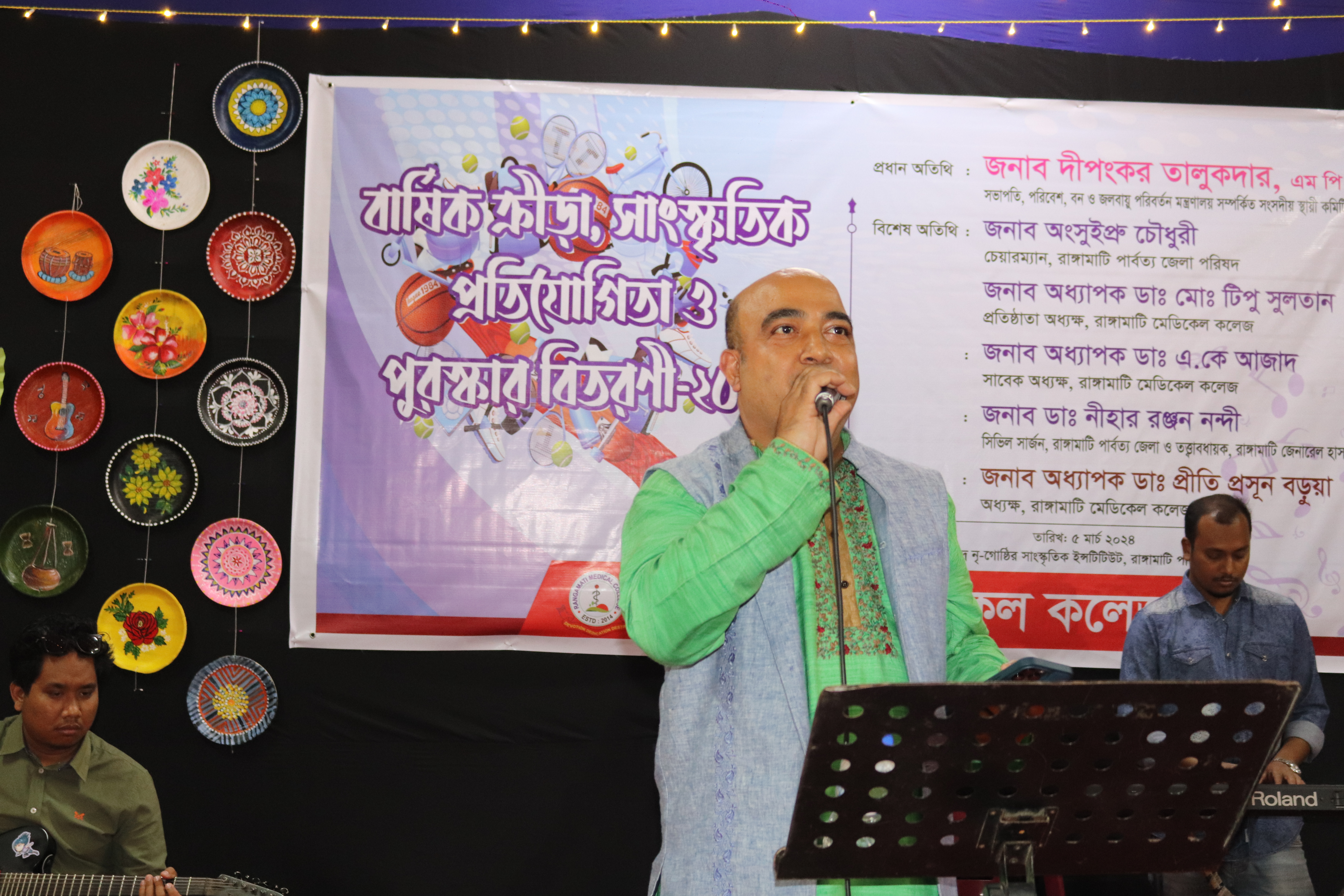 ডাঃ কামরুল হাসান লোহানী স্যারের গান পরিবেশন