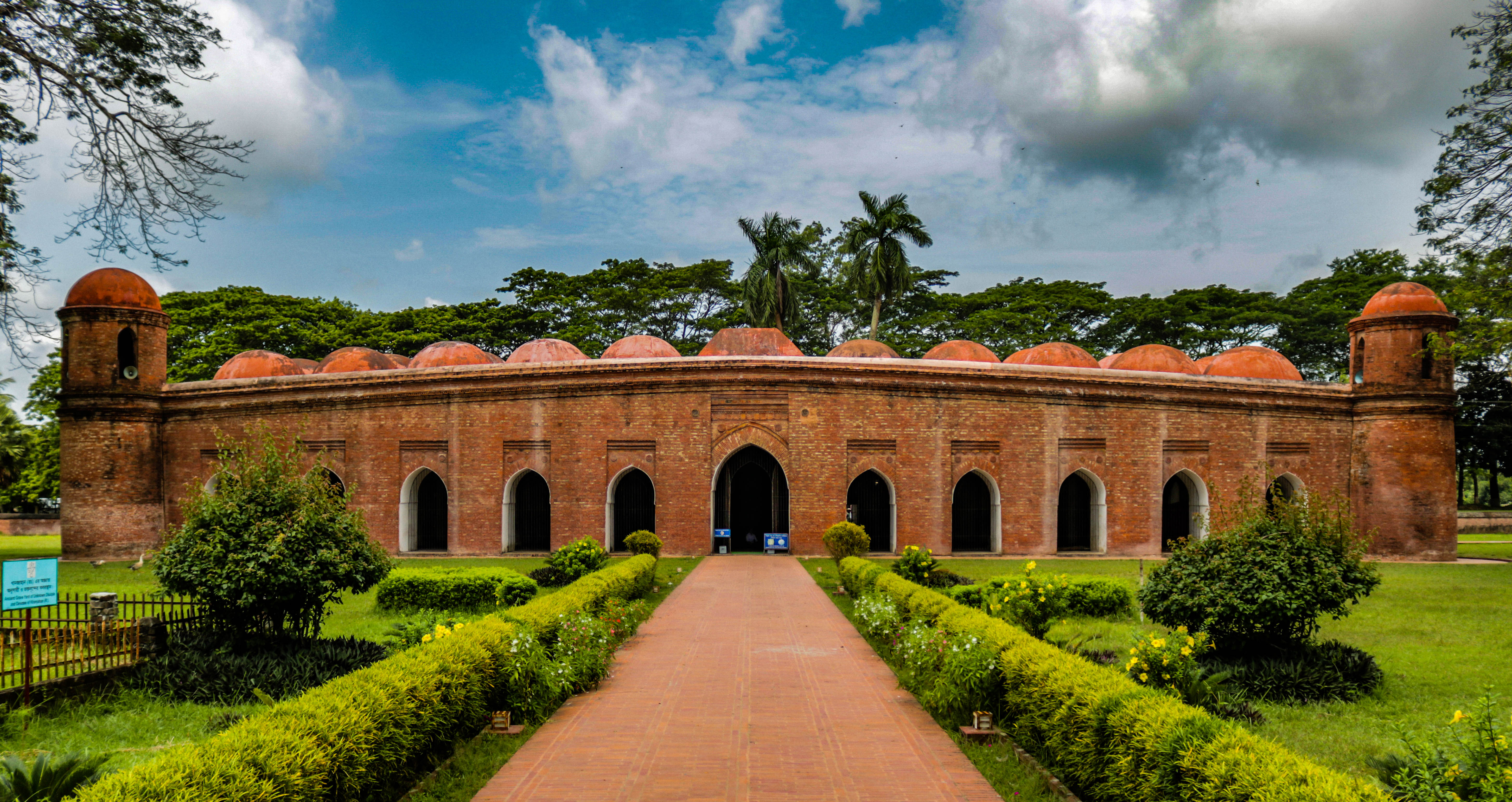 60 Dom Mosque