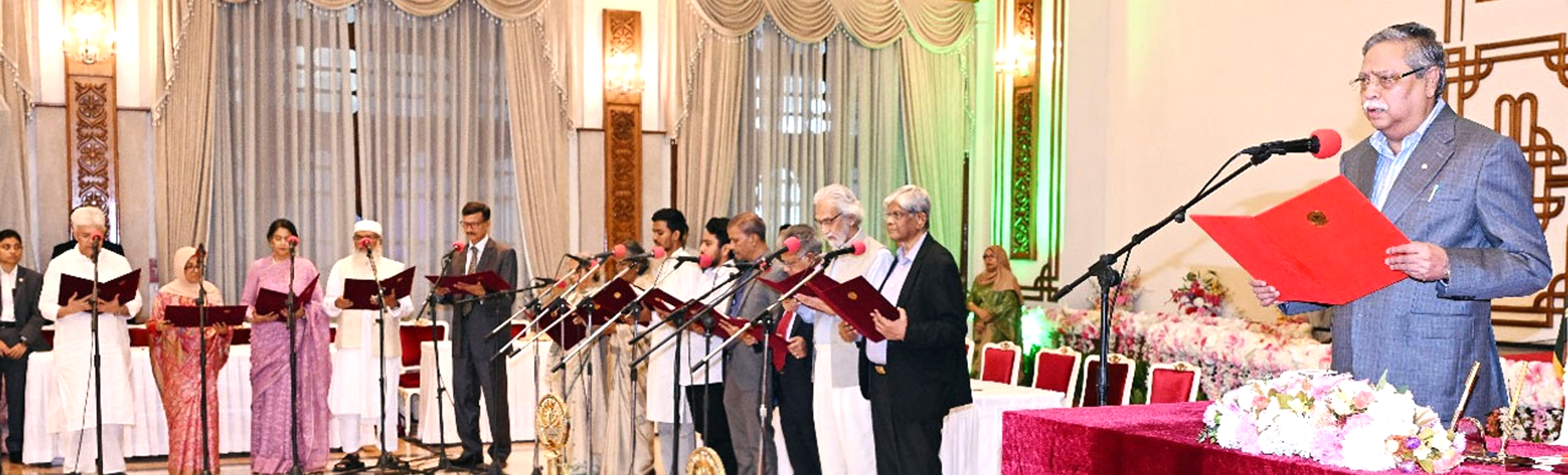অন্তর্বর্তীকালীন সরকারের প্রধান উপদেষ্টা এবং অন্যান্য উপদেষ্টাগণের শপথ গ্রহণ