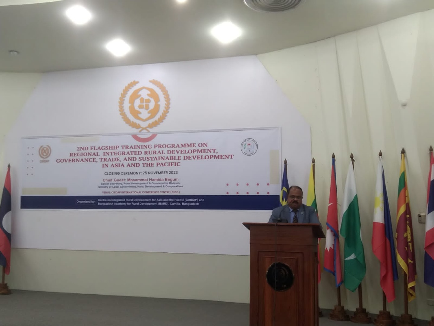 2023-11-26-03-18-fa8f4be75db6de2b0315bcc5bf121a55