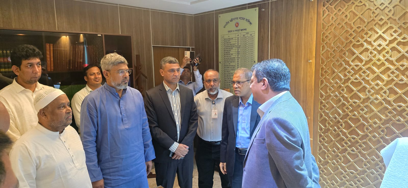 মন্ত্রী মহোদয়ের সাথে চেয়ারম্যান মহোদয়ের সাক্ষাৎ