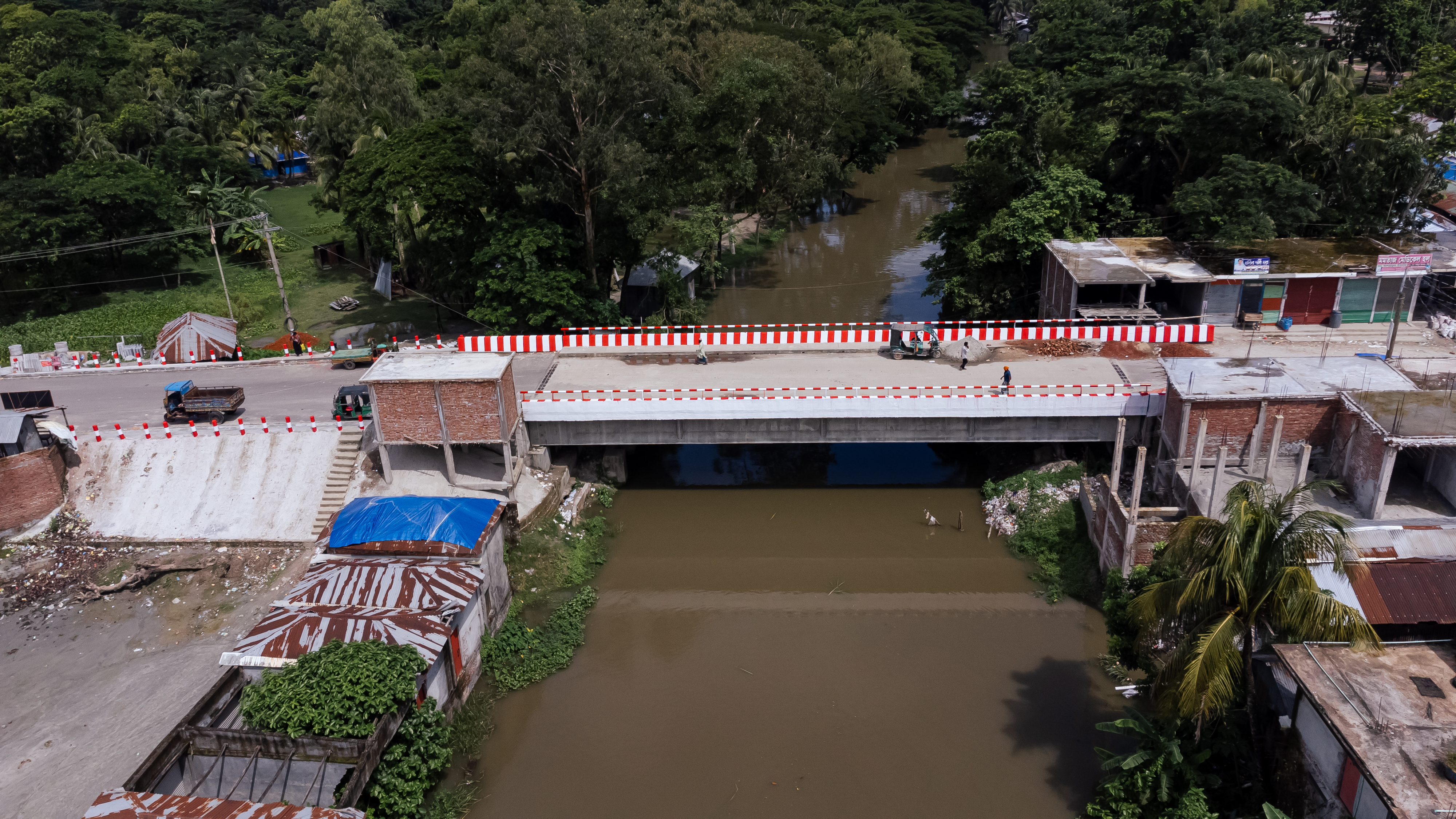 ভোলা (পরানতালুকদারহাট)-চরফ্যাশন (চরমানিকা) আঞ্চলিক মহাসড়ক উন্নয়ন প্রকল্পের মাধ্যমে সম্পাদনকৃত সেতুর ছবি