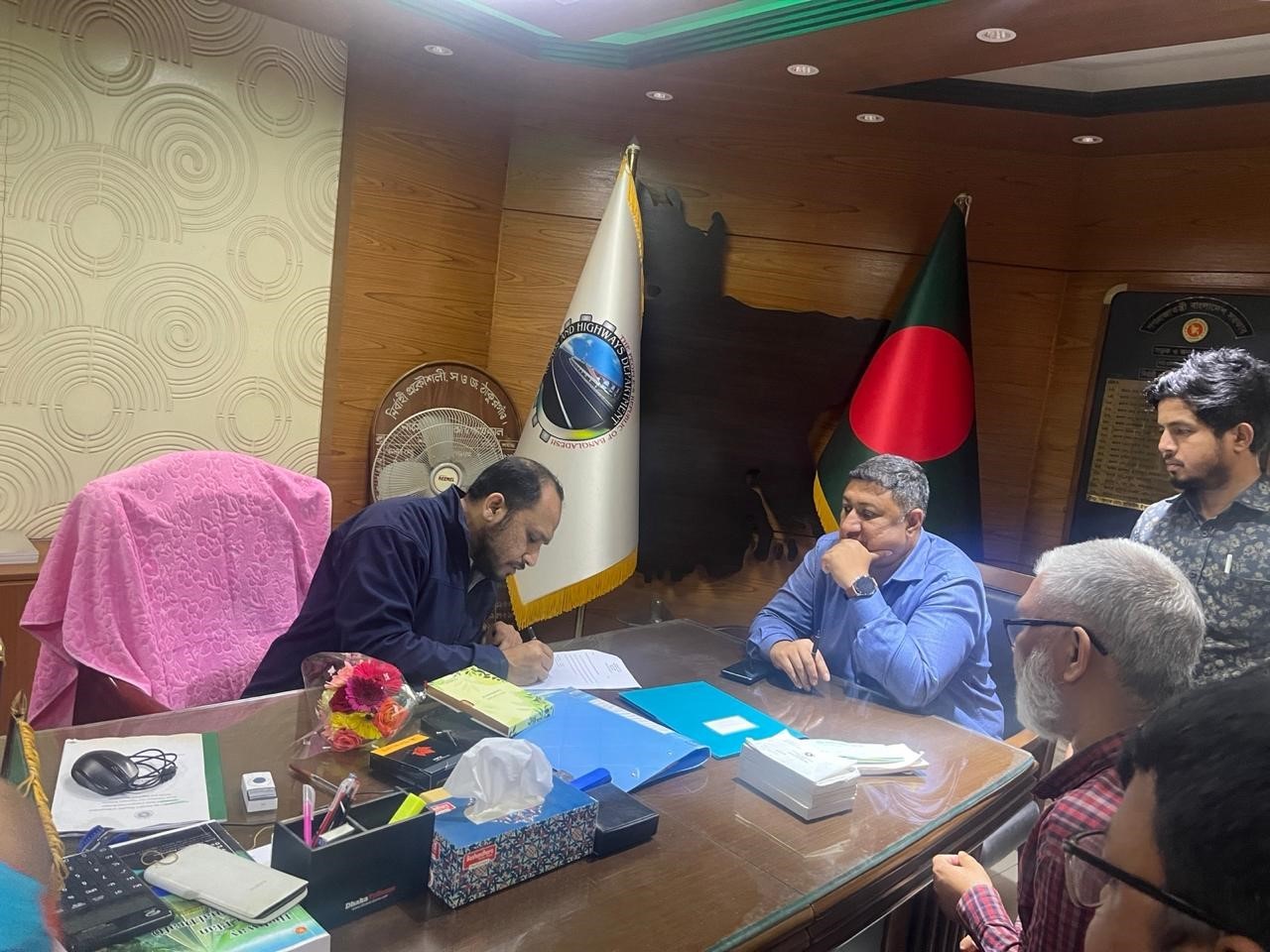 নির্বাহী প্রকৌশলীগণের দায়িত্বভার হস্তান্তর ও গ্রহণ ।
