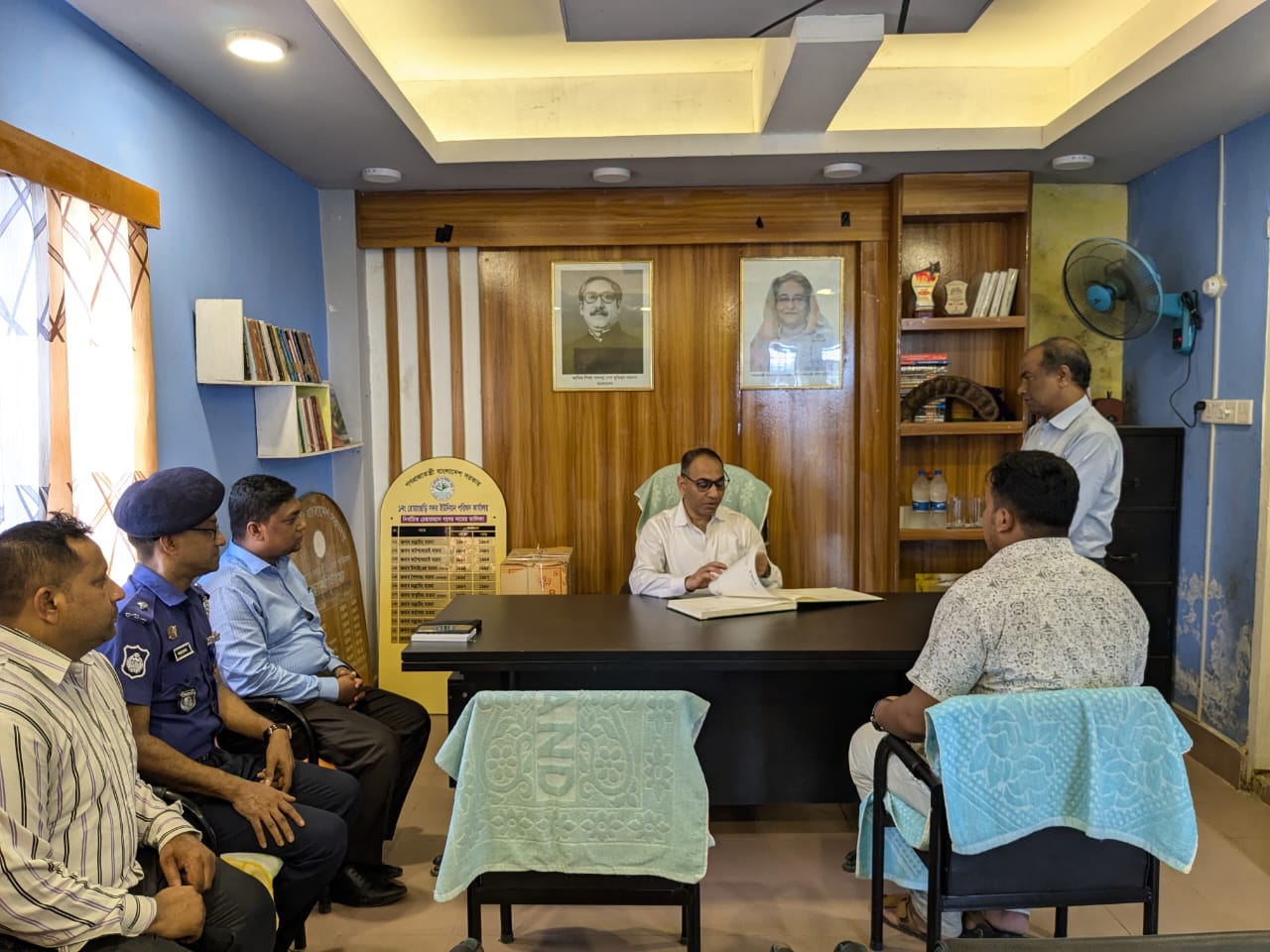 জেলা প্রশাসক জনাব শাহ্ মোজাহিদ উদ্দিন রোয়াংছড়ি সদর ইউপি পরিদর্শন।