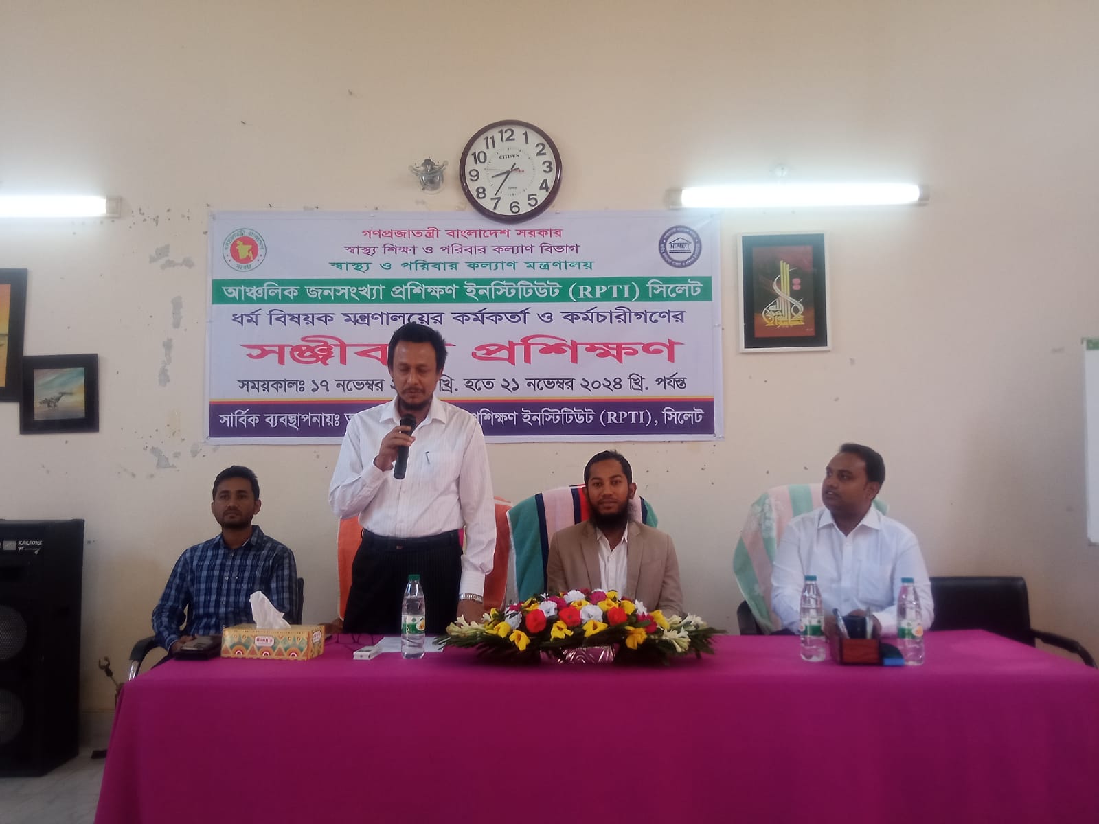 ধর্ম বিষয়ক মন্ত্রণালয়ের সঞ্জীবনী প্রশিক্ষণে বক্তব্য রাখছেন মন্ত্রণালয়ের ‍উপসচিব মহোদয়