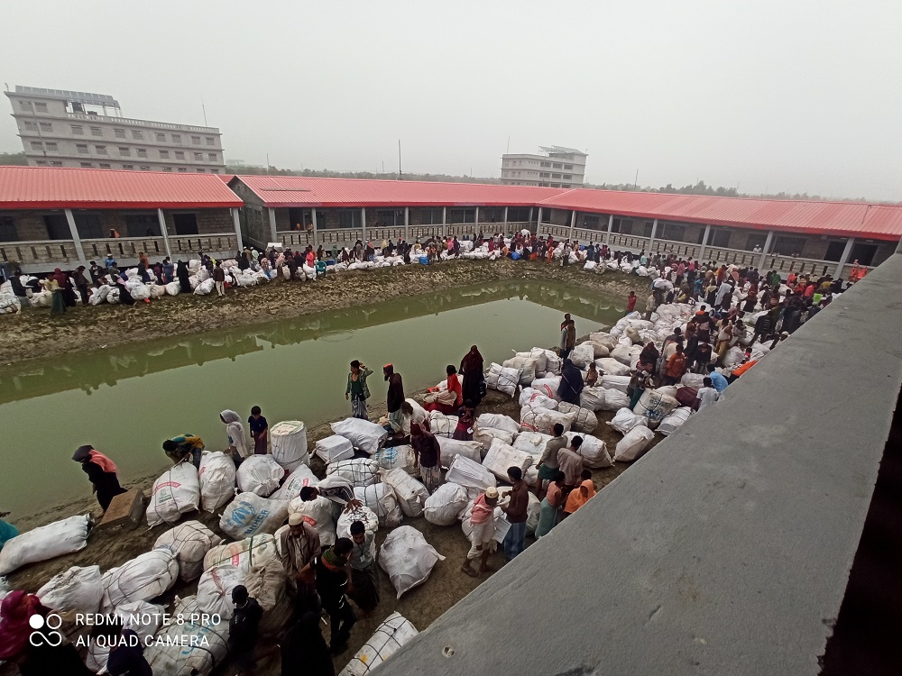 Handover of their goods to moved FDMNs