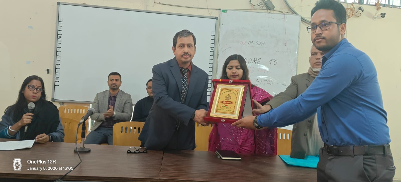 "একাডেমিতে প্রশিক্ষণ গ্রহণ শেষে মূল্যায়ন পরীক্ষায় প্রথম স্থান অধিকারী সম্মাননা প্রদান-রেক্টর মহোদয়ের পক্ষ থেকে