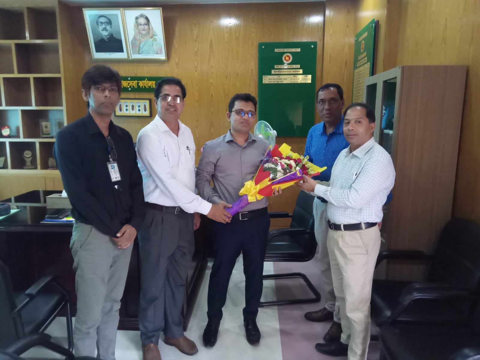 যোগদান উপলক্ষে ফুলেল শুভেচ্ছা