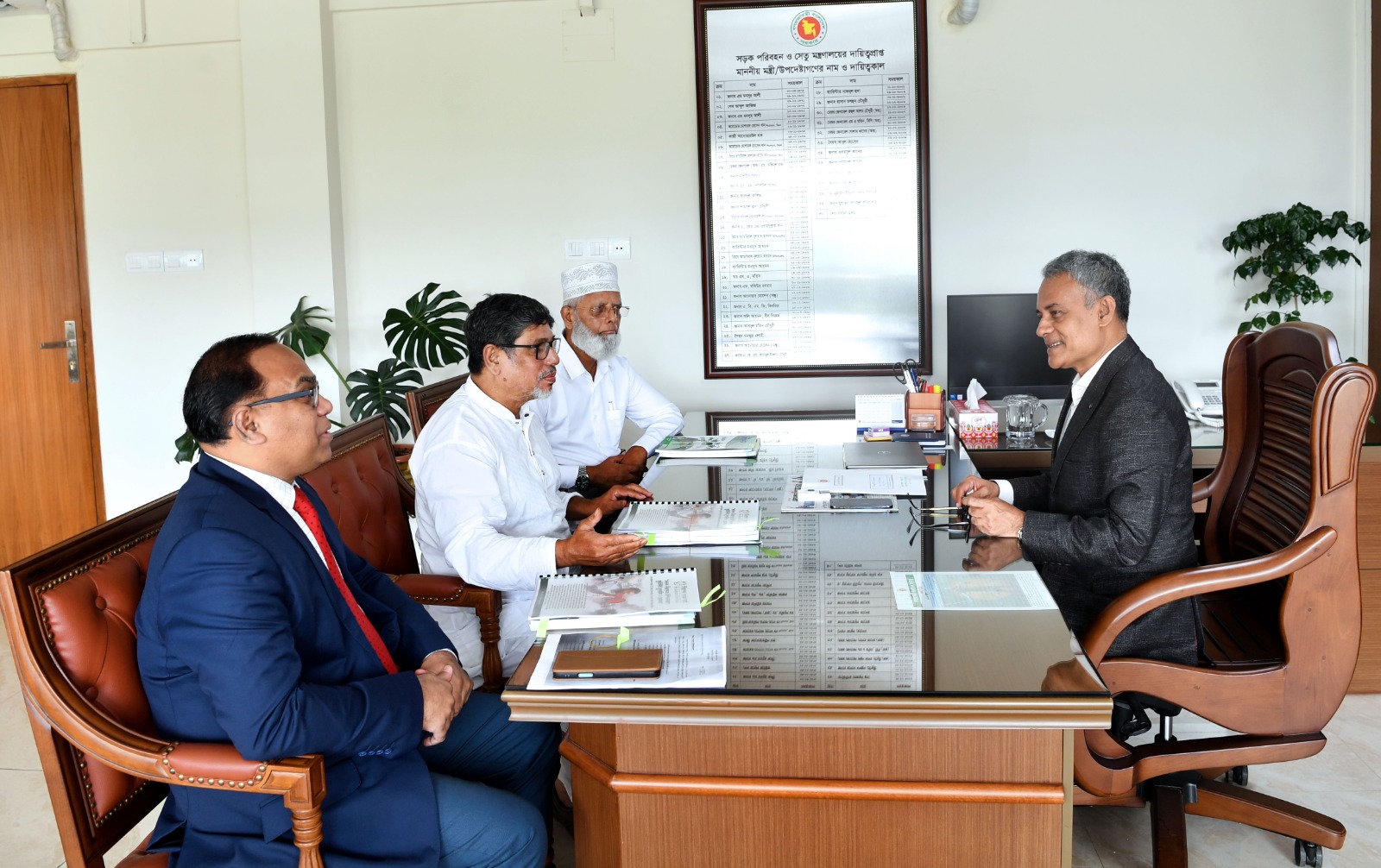 ১২ এপ্রিল রবিবার, ২০২৬ সড়ক পরিবহন ও সেতু মন্ত্রণালয়ের মন্ত্রী শেখ রবিউল আলম এমপি’র অফিস কক্ষে নিরাপদ সড়ক চাই (নিসচা) এর প্রতিনিধিদল সৌজন্য সাক্ষাৎ করেন ।