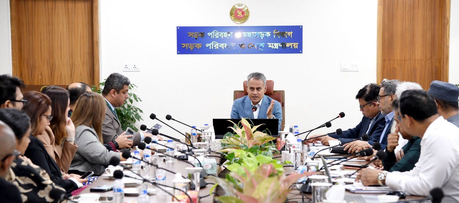 ১১ আগস্ট ২০২৬ সড়ক পরিবহন ও সেতু, রেলপথ এবং নৌপরিবহন মন্ত্রণালয়ের দায়িত্বে নিয়োজিত মাননীয় মন্ত্রী শেখ রবিউল আলম এমপি’র সঙ্গে আজ বাংলাদেশ সচিবালয়ের সড়ক পরিবহন ও মহাসড়ক বিভাগের সভাকক্ষে ইউএস-বাংলাদেশ বিজনেস কাউন্সিলের একটি প্রতিনিধিদল সৌজন্য সাক্ষাৎ করেন।