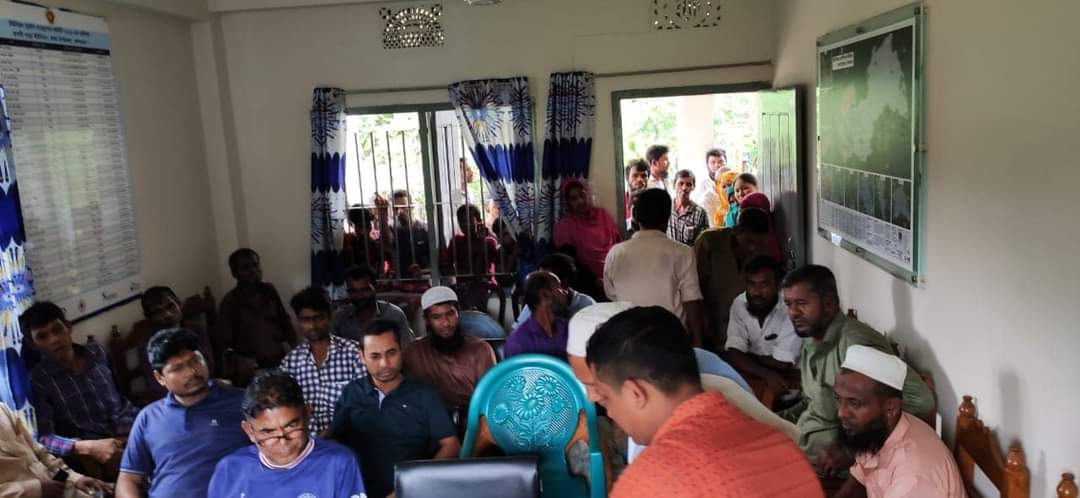 ০৭/০৮/২০২৩ ইং তারিখে বন্যায় প্লাবিত ঘর বাড়ি ও পরবর্তীতে বিভিন্ন বন্যার্ত পরিবারের মাঝে চাউল বিতরন, নগদ অর্থ দিয়ে সহায়তা সহ বিভিন্ন কার্যক্রম এর স্থীর চিত্র।
