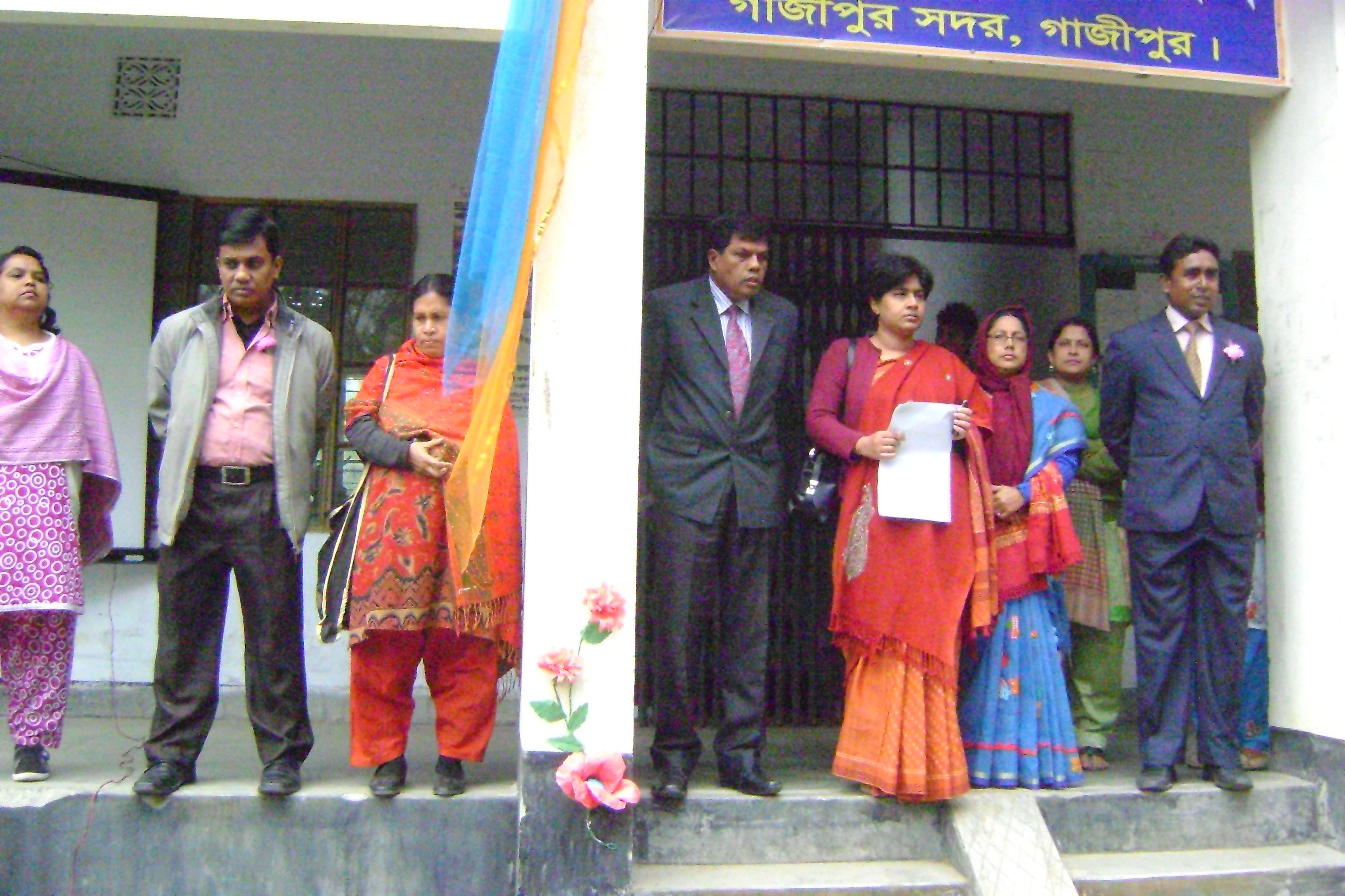 প্রাথমিক শিক্ষা সমাপনী ২০১২ এর ফলাফল ঘোষণা করছেন উপজেলা নির্বাহী অফিসার