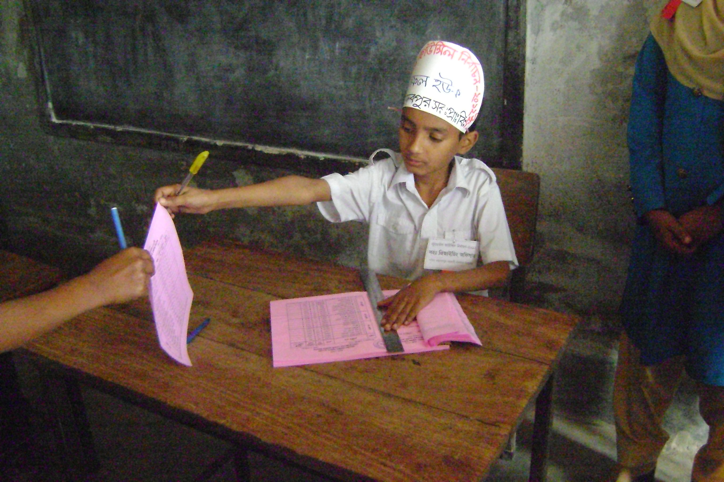 ছাত্র-স্ংসদ নির্বাচনে পোলি্ং অফিসার