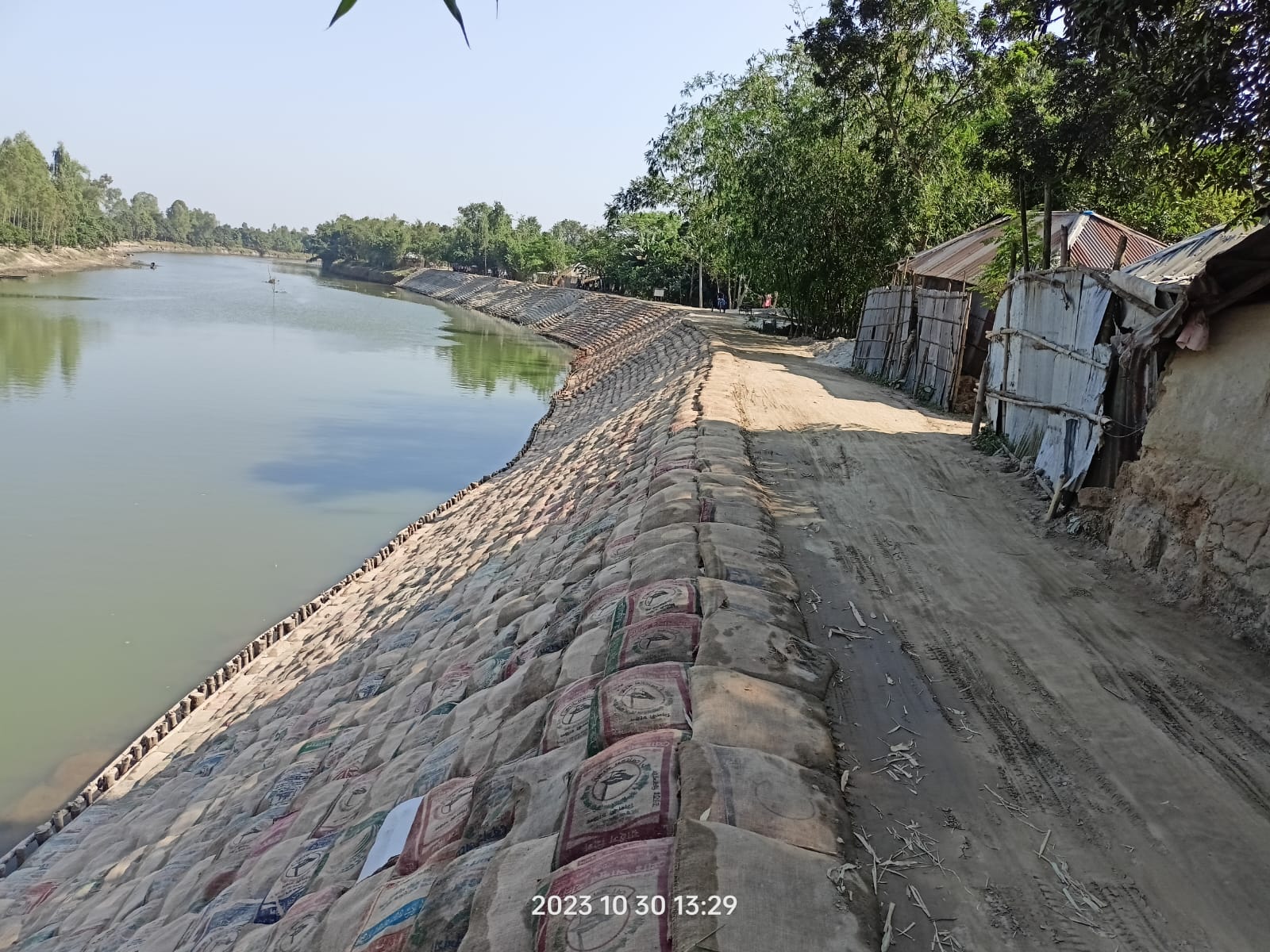 রংপুর জেলার বদরগঞ্জ উপজেলার কালুপাড়া ইউনিয়নের কালা আমেরতল নামক স্থানে জরুরী প্রতিরক্ষামূলক কাজ