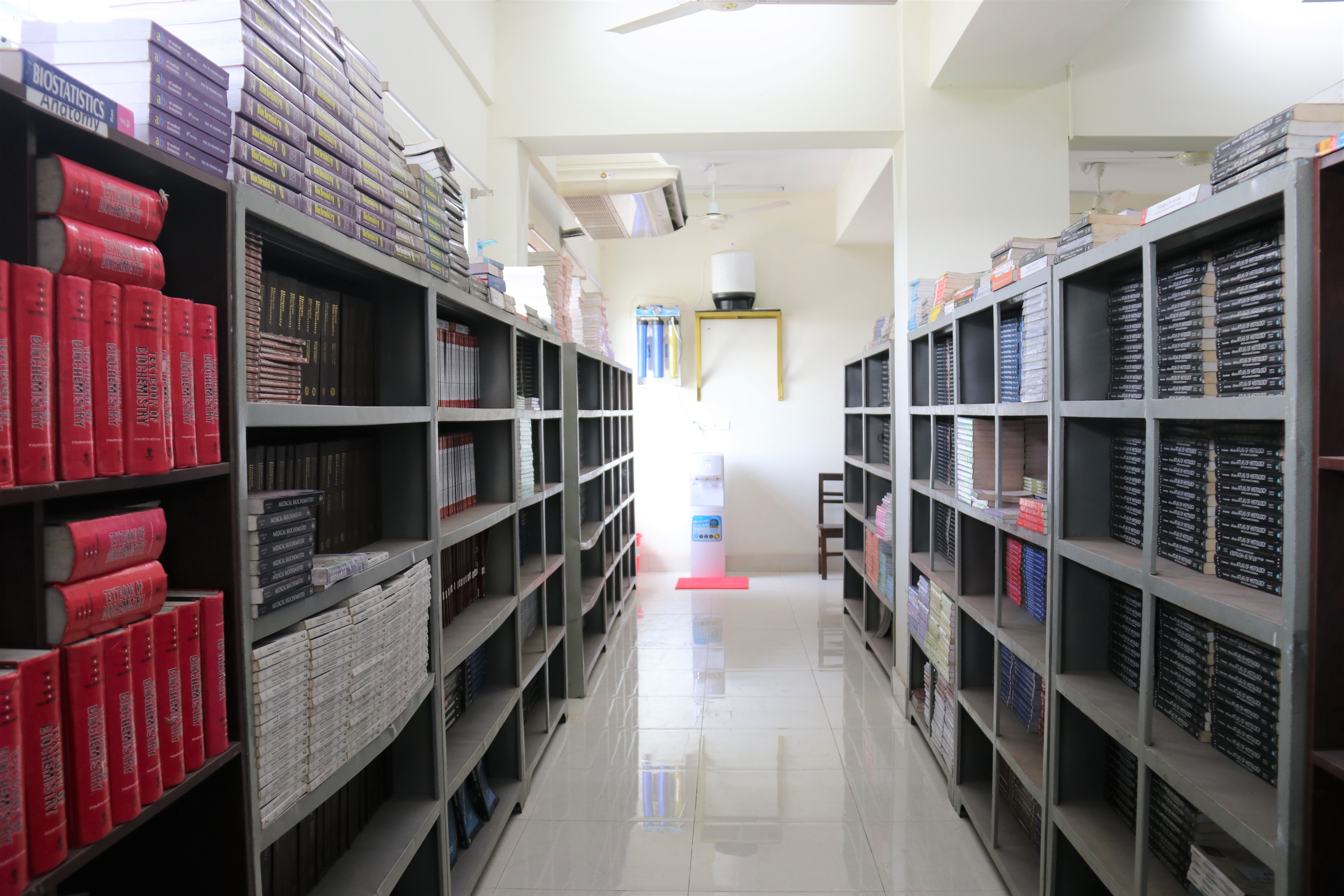 বুক শেল্ফ