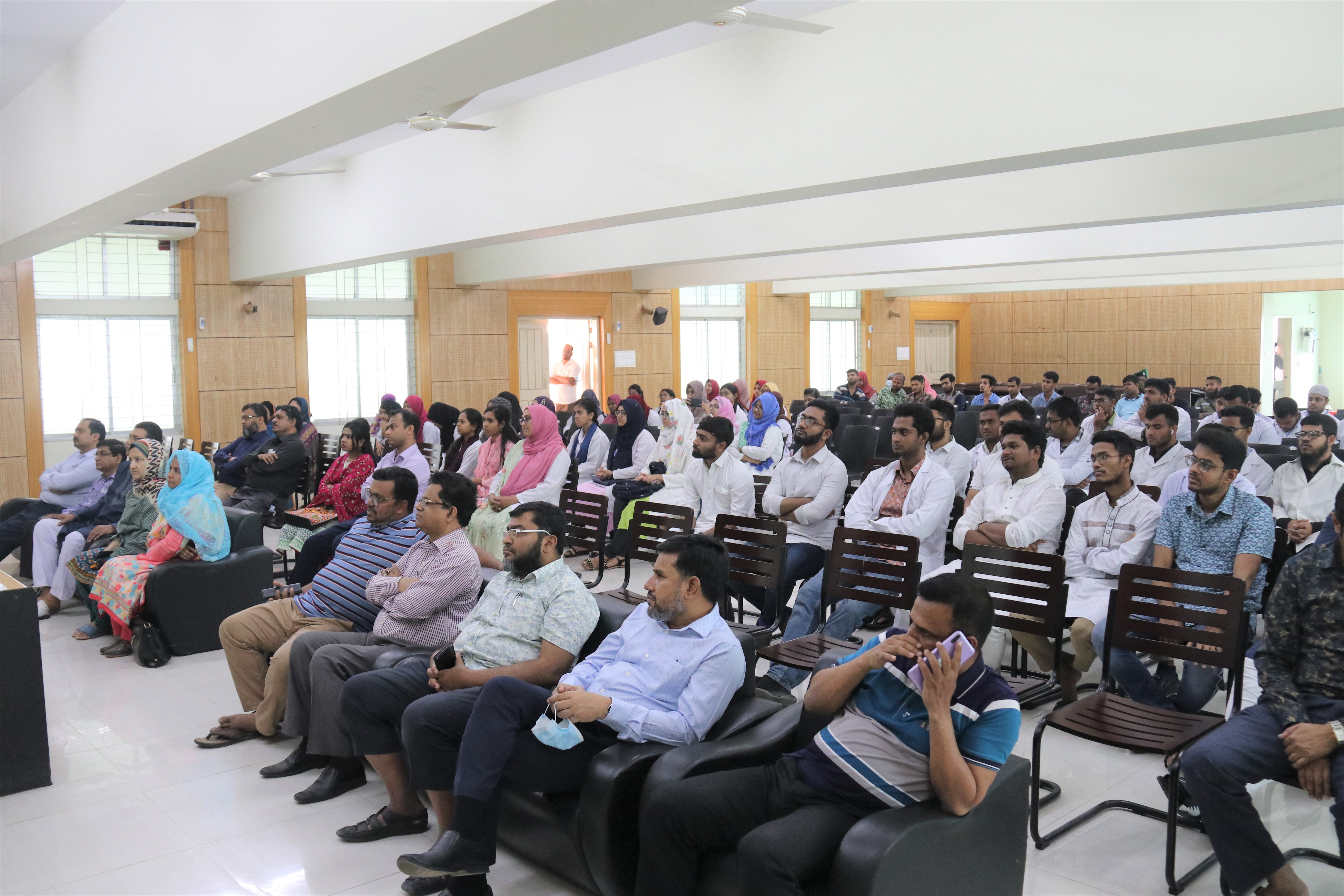 ১৭ ই মার্চ জাতির জনক বঙ্গবন্ধু শেখ মুজিবুর রহমানের ১০৩ তম জন্মবার্ষিকী ও জাতীয় শিশু দিবস ২০২৩ উপলক্ষে আলোচনা সভায় উপস্থিতির একাংশ