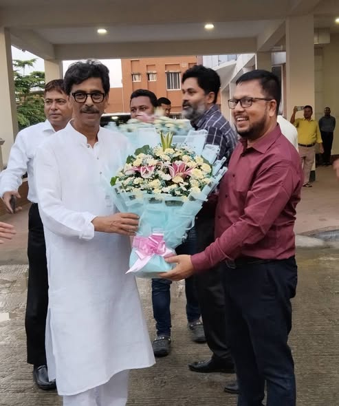 জনাব মোহাম্মদ আমিন উর রশিদ, মাননীয় মন্ত্রী, কৃষি মন্ত্রণালয় এবং মৎস্য ও প্রাণিসম্পদ মন্ত্রণালয়, গণপ্রজাতন্ত্রী বাংলাদেশ সরকার এর সদর দপ্তর, বীজ প্রত্যয়ন এজেন্সী পরিদর্শন।