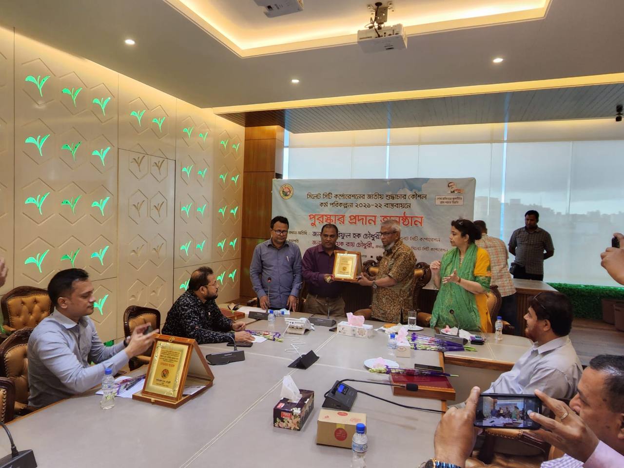 সিলেট সিটি কর্পোরেশনের সার্বিক কর্মকান্ড, জাতীয় শুদ্ধাচার কৌশল কর্ম পরিকল্পনা ২০২১-২২ যথাযথ বাস্তবায়নে অবদান রাখায় পুরস্কার প্রদান