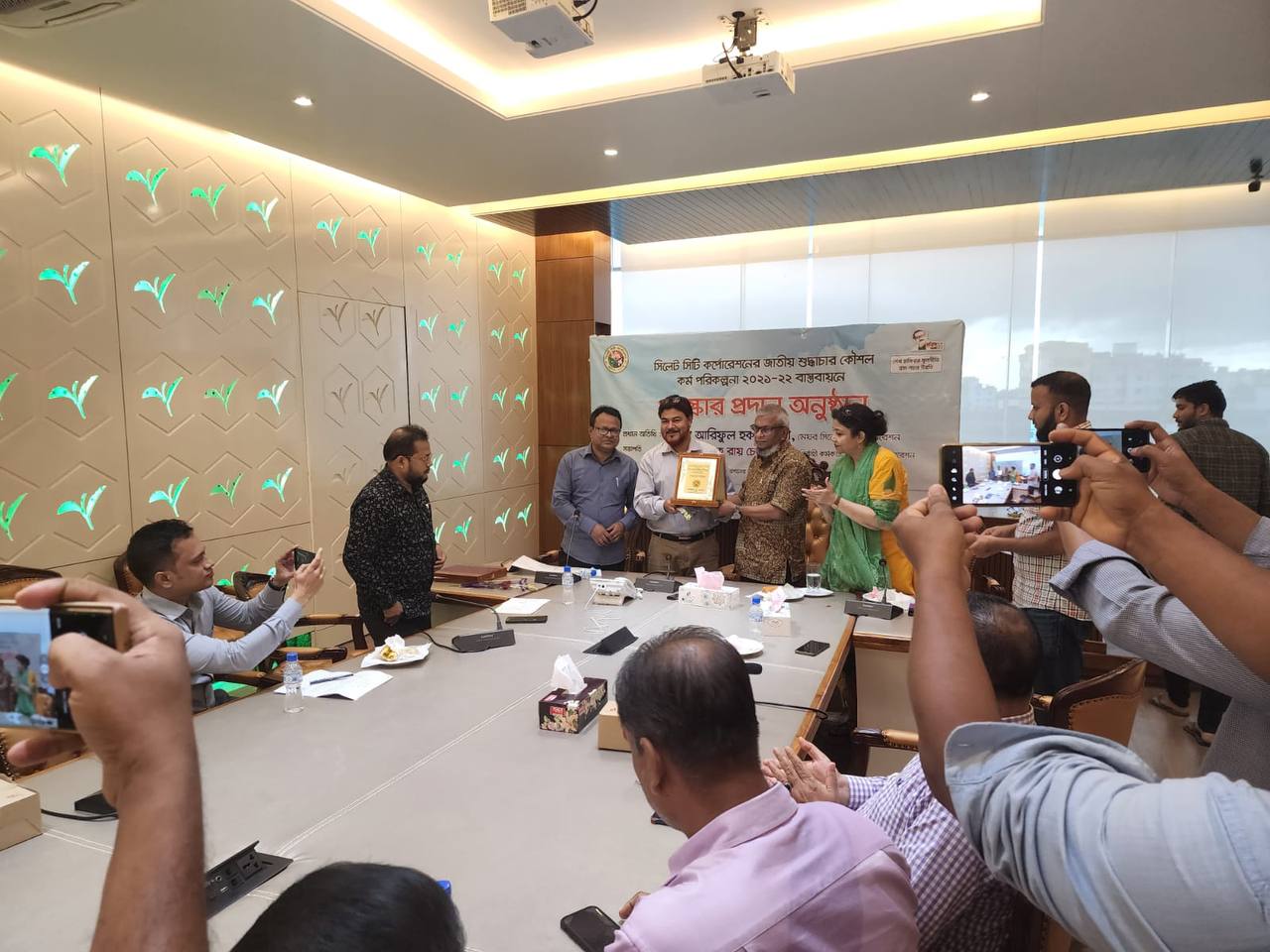 সিলেট সিটি কর্পোরেশনের সার্বিক কর্মকান্ড, জাতীয় শুদ্ধাচার কৌশল কর্ম পরিকল্পনা ২০২১-২২ যথাযথ বাস্তবায়নে অবদান রাখায় পুরস্কার প্রদান