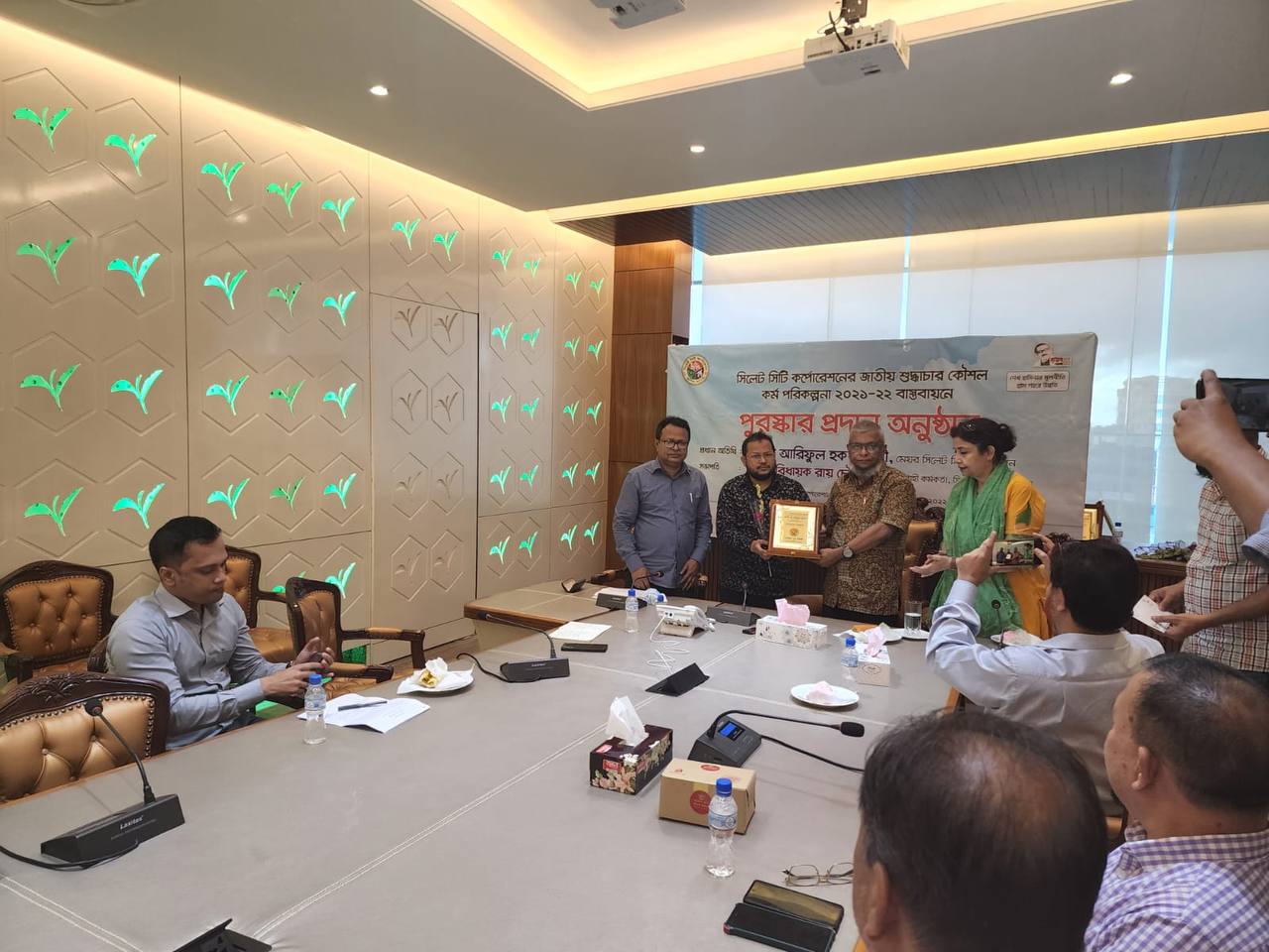 সিলেট সিটি কর্পোরেশনের সার্বিক কর্মকান্ড, জাতীয় শুদ্ধাচার কৌশল কর্ম পরিকল্পনা ২০২১-২২ যথাযথ বাস্তবায়নে অবদান রাখায় পুরস্কার প্রদান