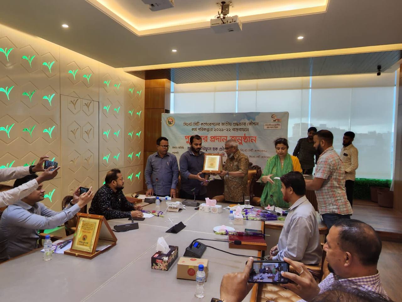 সিলেট সিটি কর্পোরেশনের সার্বিক কর্মকান্ড, জাতীয় শুদ্ধাচার কৌশল কর্ম পরিকল্পনা ২০২১-২২ যথাযথ বাস্তবায়নে অবদান রাখায় পুরস্কার প্রদান