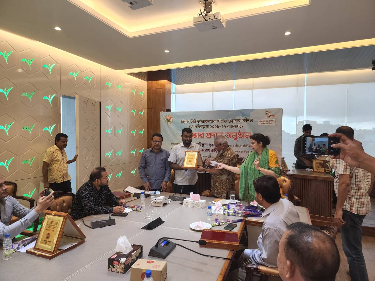 সিলেট সিটি কর্পোরেশনের সার্বিক কর্মকান্ড, জাতীয় শুদ্ধাচার কৌশল কর্ম পরিকল্পনা ২০২১-২২ যথাযথ বাস্তবায়নে অবদান রাখায় পুরস্কার প্রদান